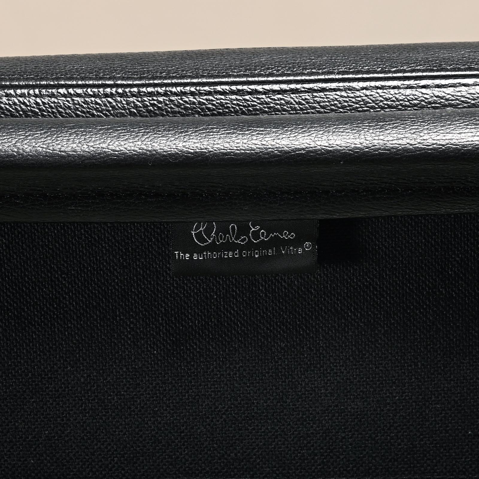 Sedia da ufficio Charles & Ray Eames EA219 in cromo e pelle nera, Vitra in vendita 11