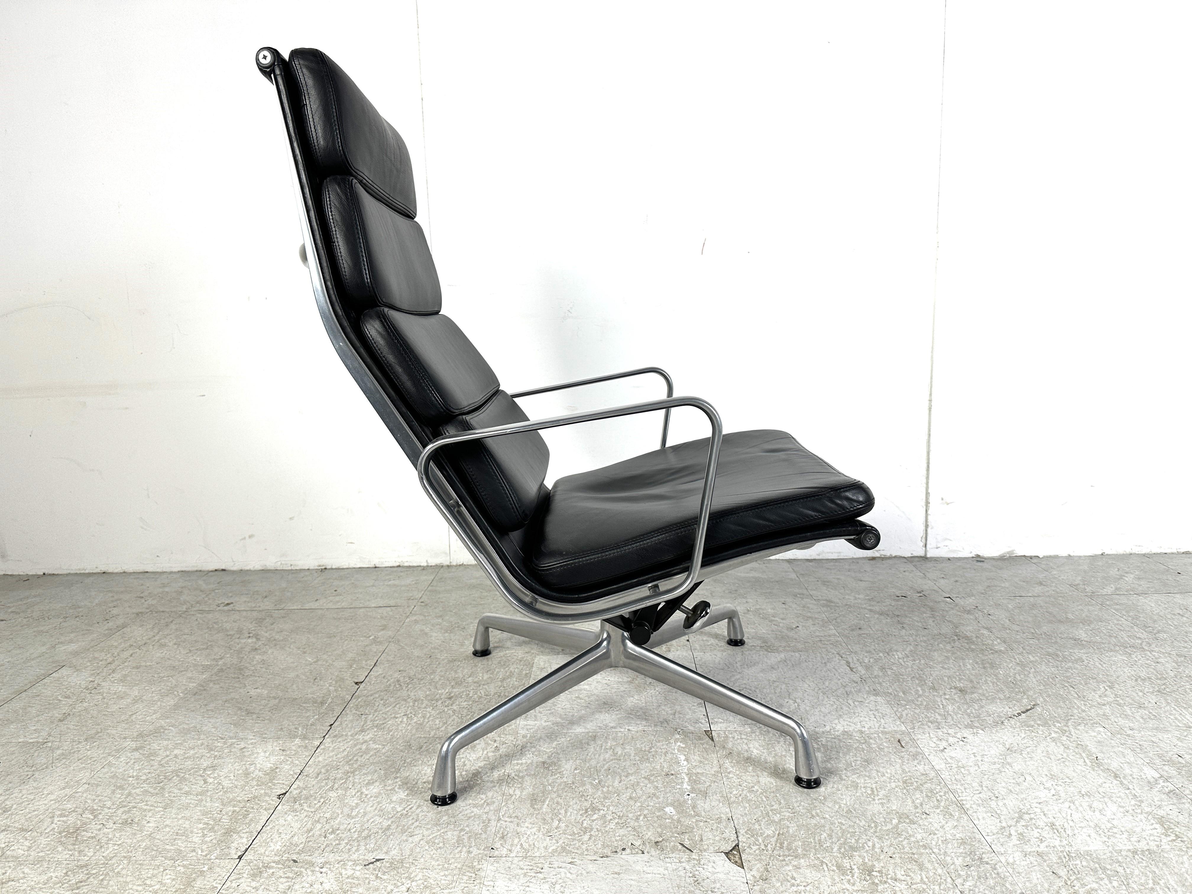 Aluminum Charles & Ray Eames EA222 softpad leather lounge chair, 1990s  For Sale