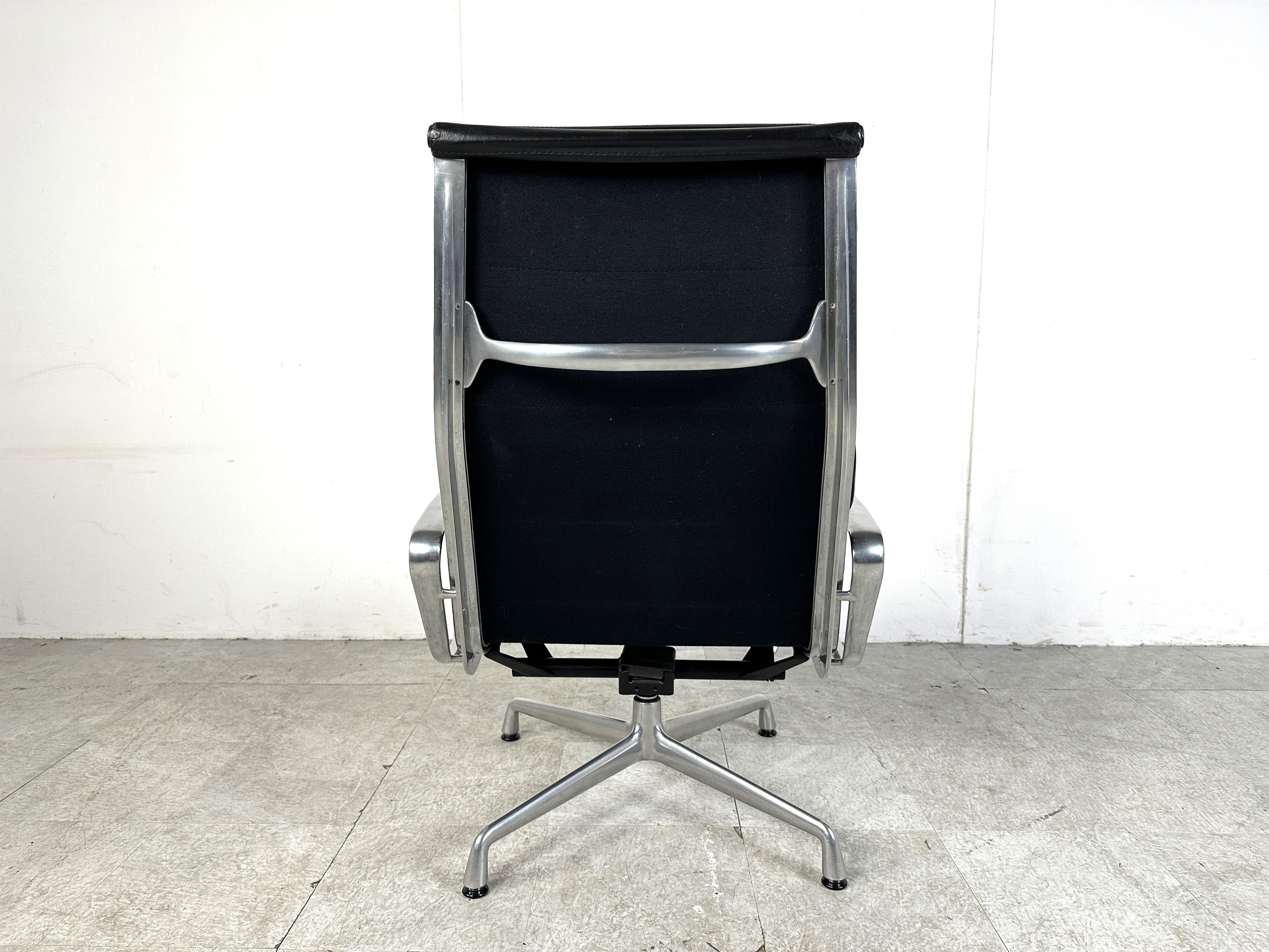 Charles & Ray Eames EA222 fauteuil de salon en cuir souple, années 1990  en vente 1