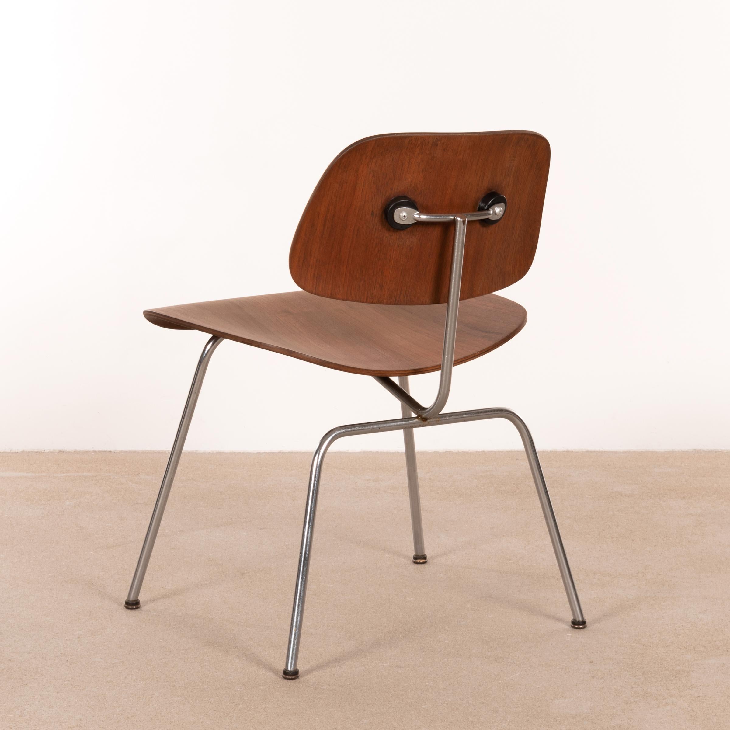 Mid-Century Modern Charles & Ray Eames Early DCM Walnut Side Chair by Herman Miller, USA