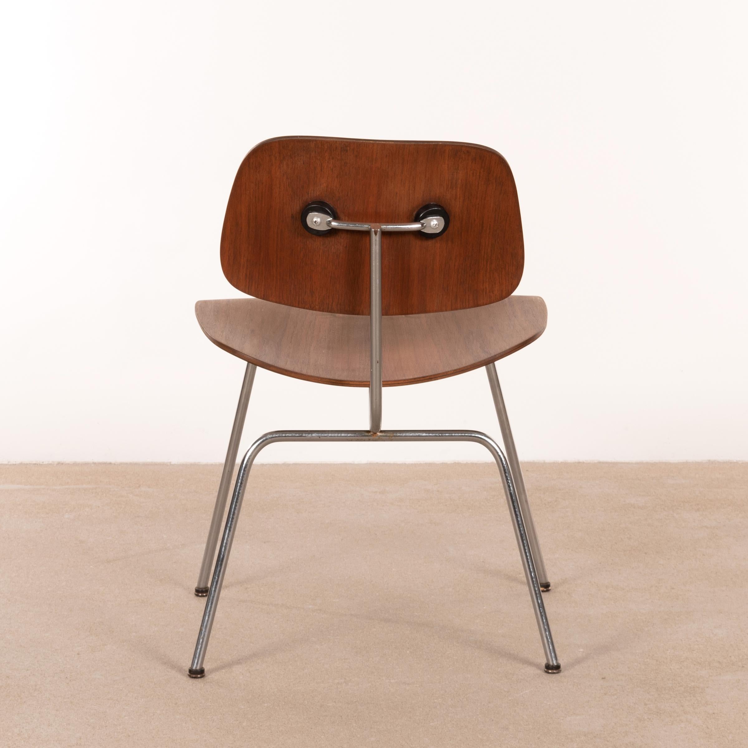 American Charles & Ray Eames Early DCM Walnut Side Chair by Herman Miller, USA