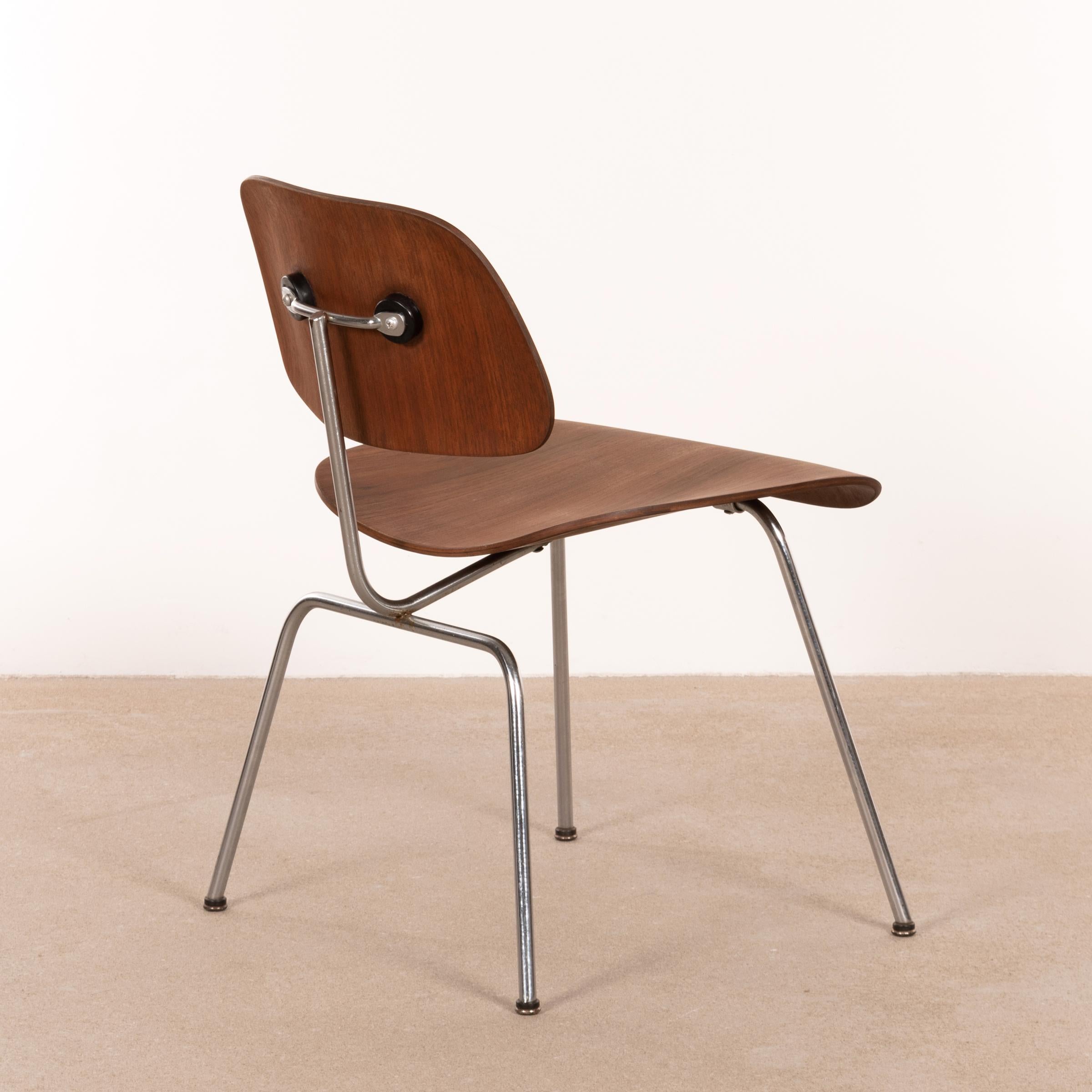Veneer Charles & Ray Eames Early DCM Walnut Side Chair by Herman Miller, USA