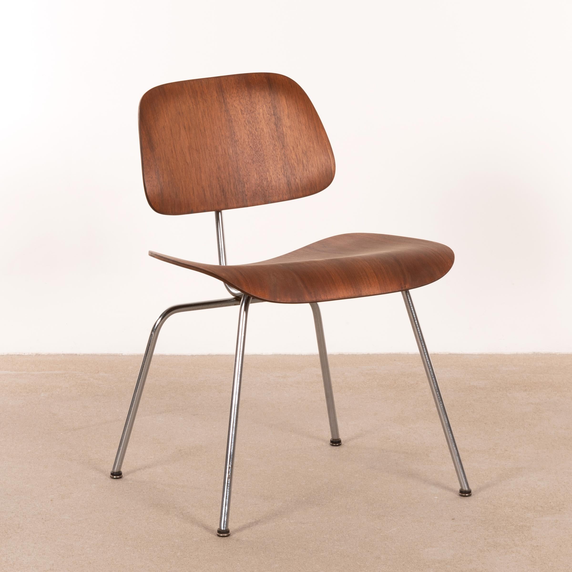 Mid-20th Century Charles & Ray Eames Early DCM Walnut Side Chair by Herman Miller, USA