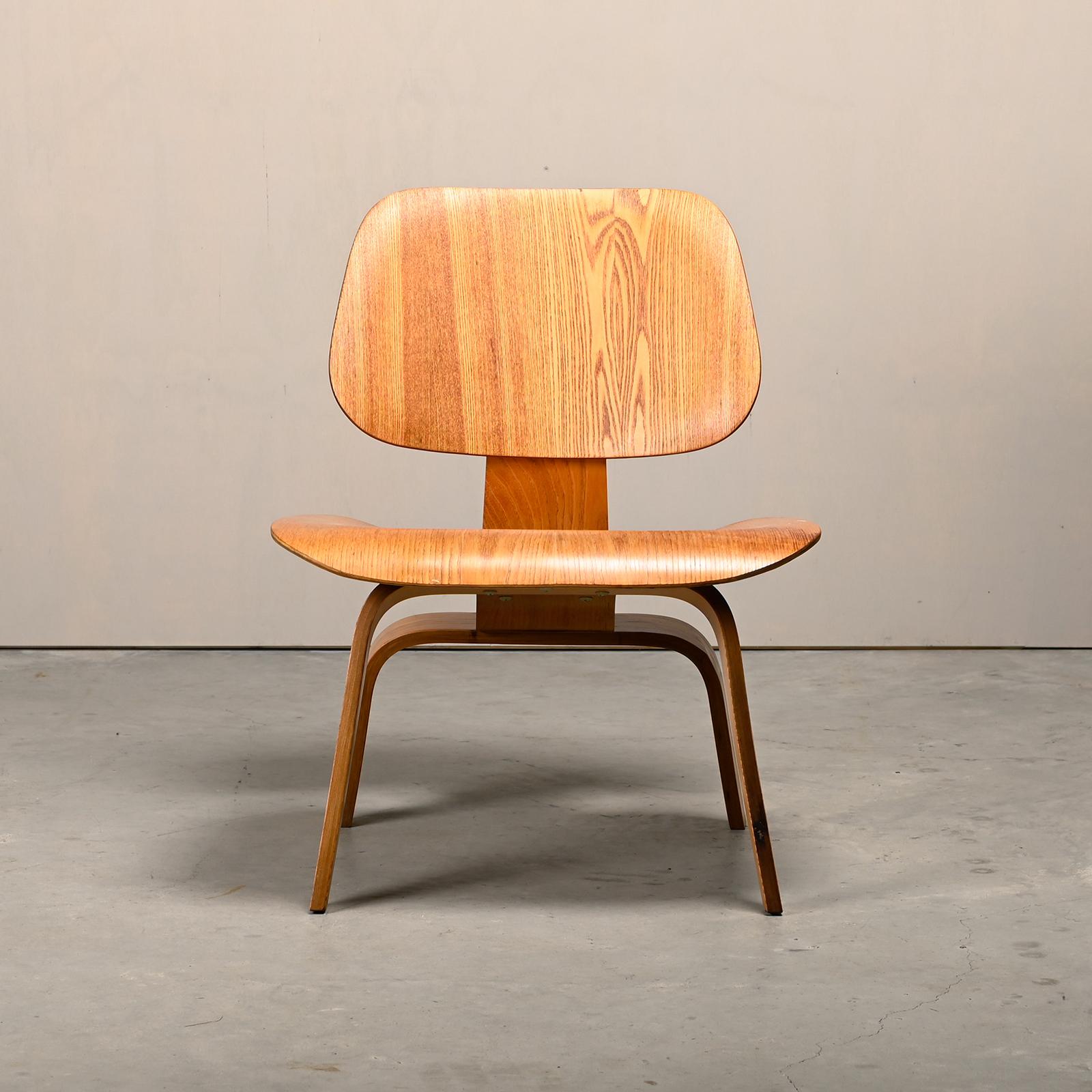 Charles & Ray Eames Early LCW Ash Lounge Chair für Herman Miller, 1950 (Moderne der Mitte des Jahrhunderts) im Angebot