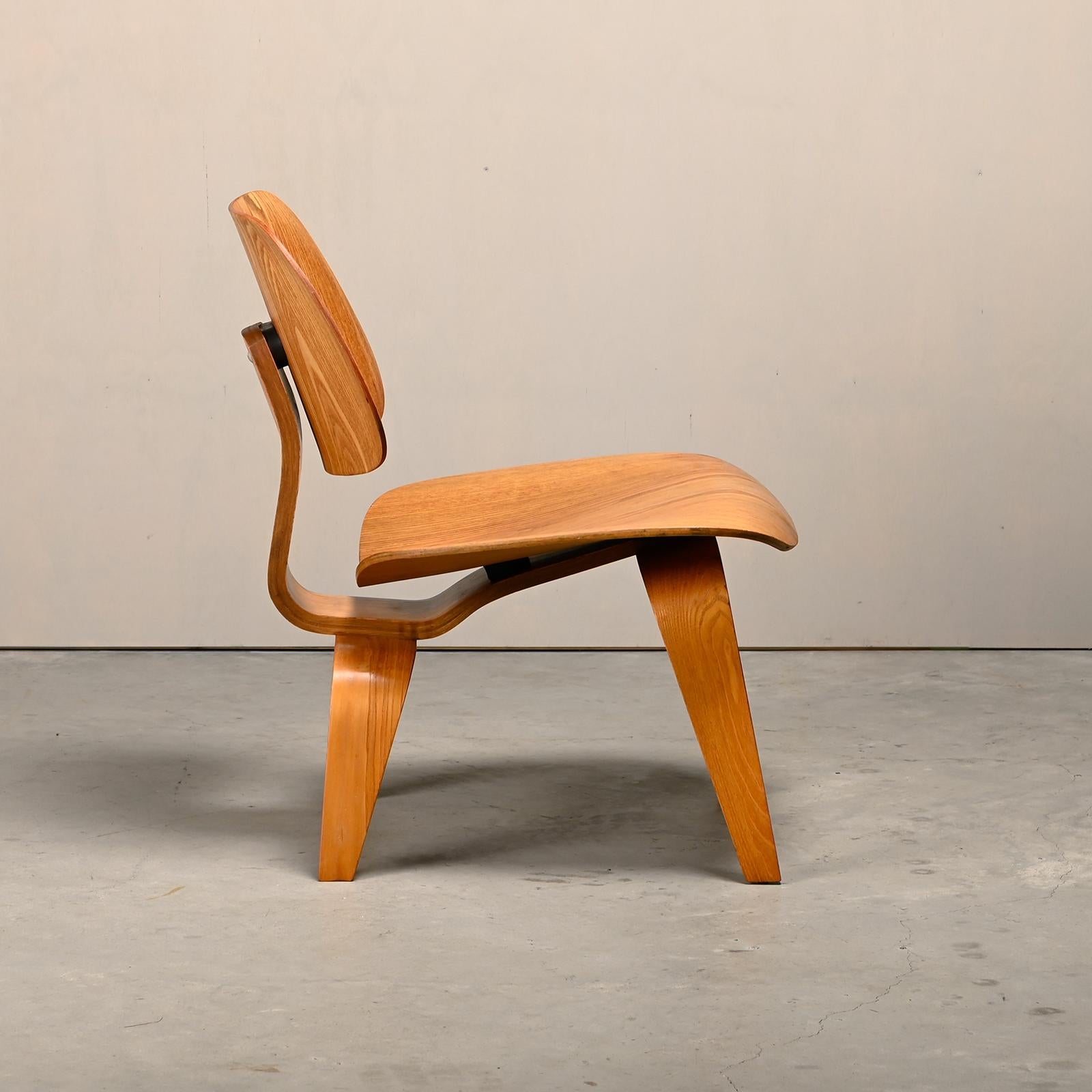 Charles & Ray Eames Early LCW Ash Lounge Chair für Herman Miller, 1950 (amerikanisch) im Angebot