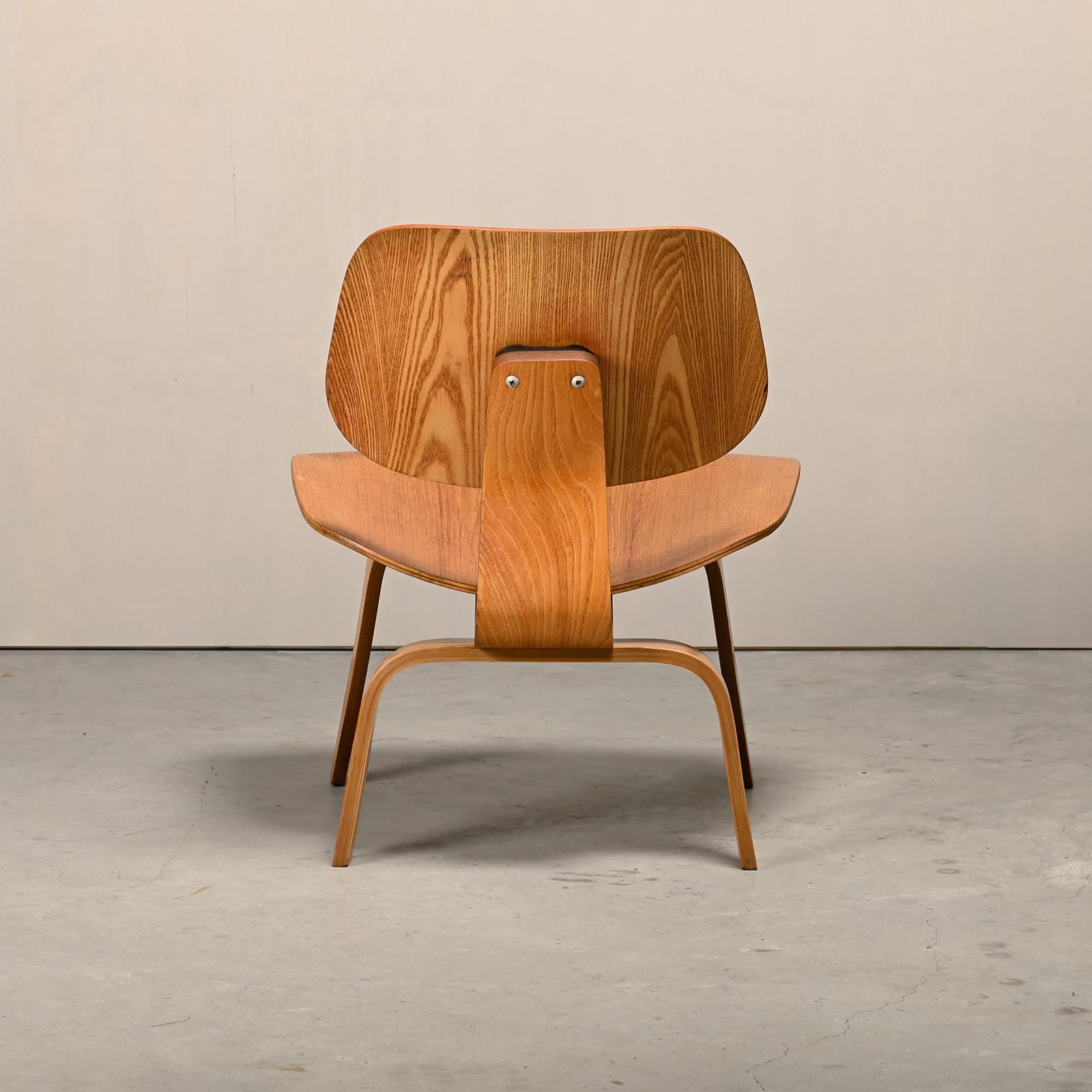 Charles & Ray Eames Early LCW Ash Lounge Chair für Herman Miller, 1950 im Zustand „Gut“ im Angebot in Amsterdam, NL