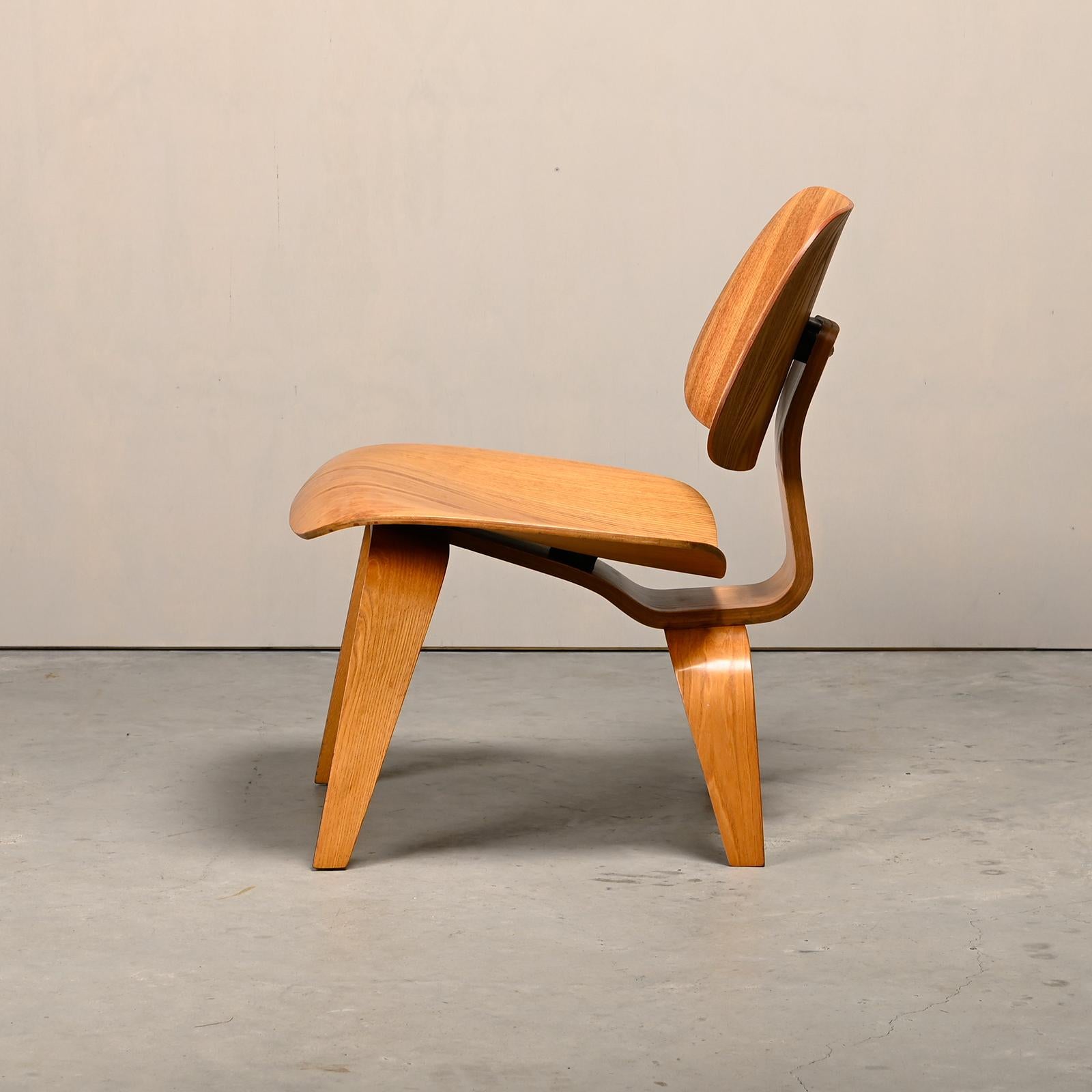 Charles & Ray Eames Early LCW Ash Lounge Chair für Herman Miller, 1950 (Asche) im Angebot