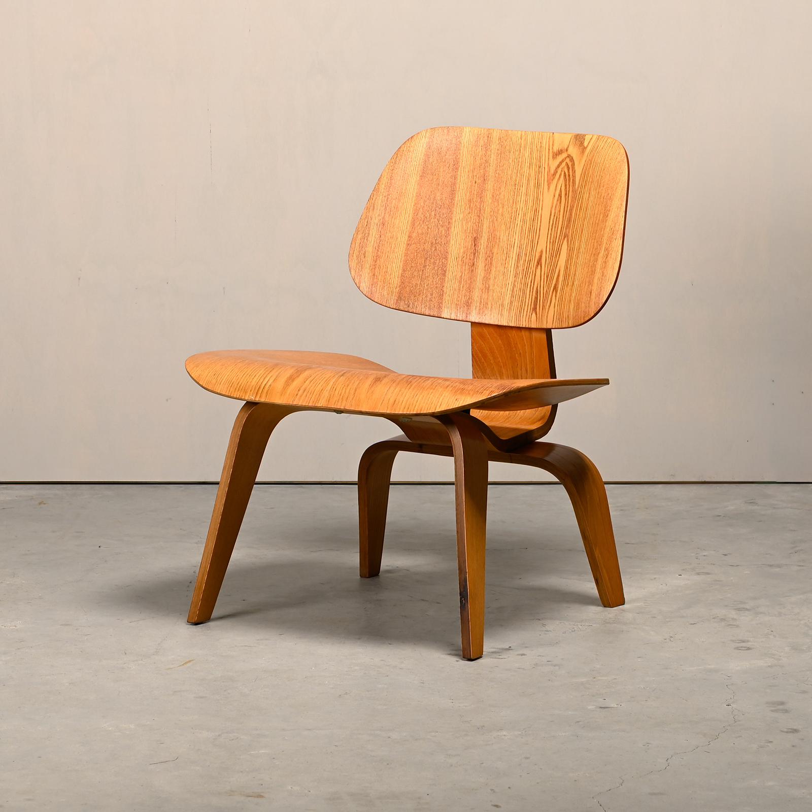 Charles & Ray Eames Early LCW Ash Lounge Chair für Herman Miller, 1950 im Angebot 1