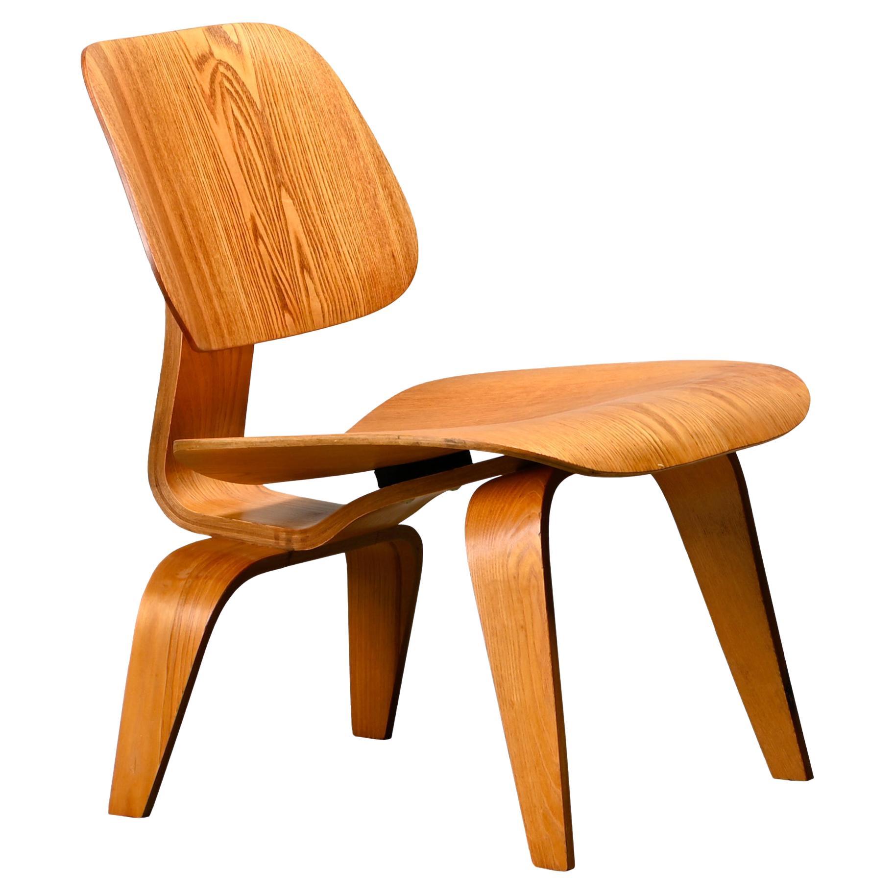 Charles & Ray Eames Early LCW Ash Lounge Chair für Herman Miller, 1950 im Angebot