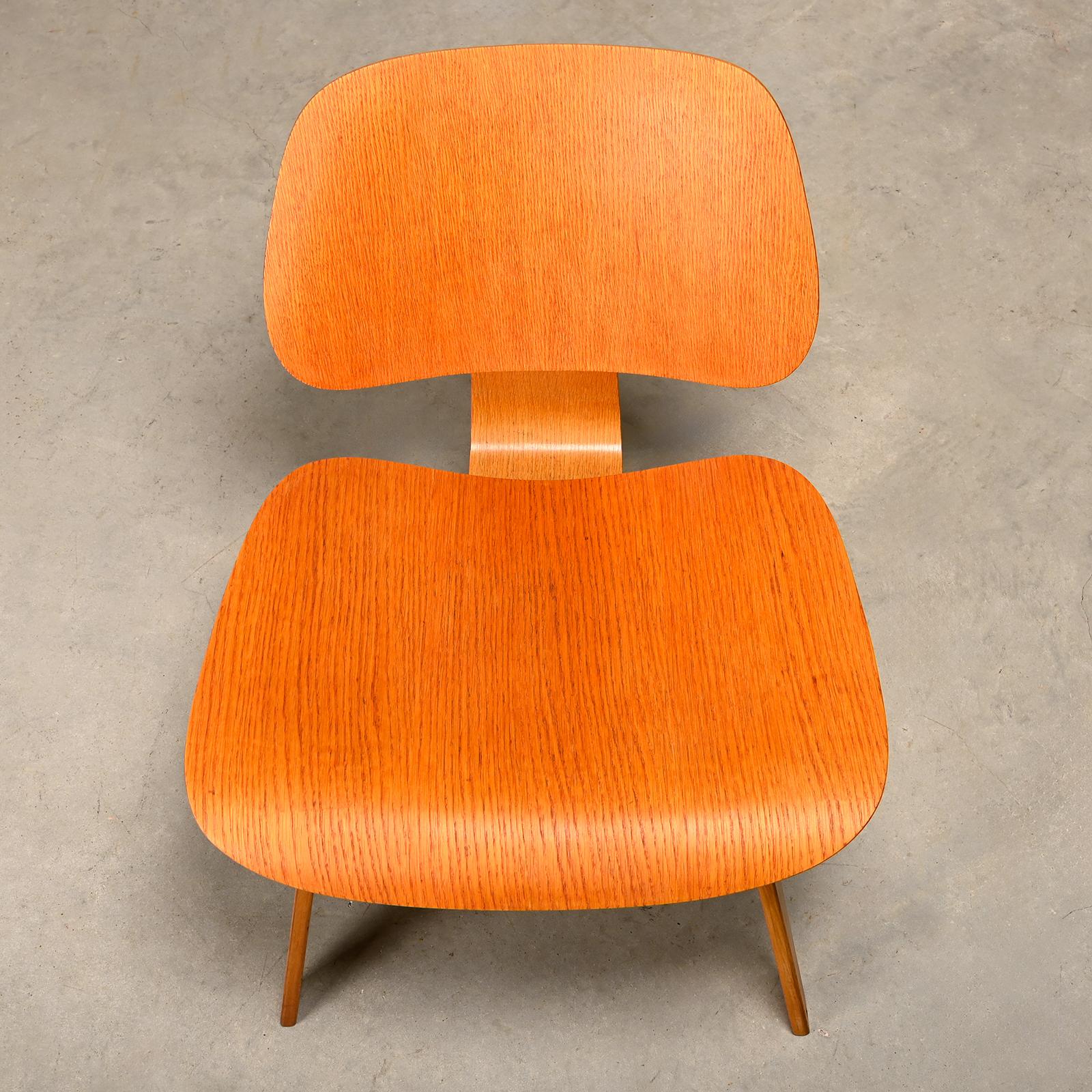 Charles and Ray Eames Sedia da salotto in frassino LCW per Herman Miller, 1951 in vendita 2