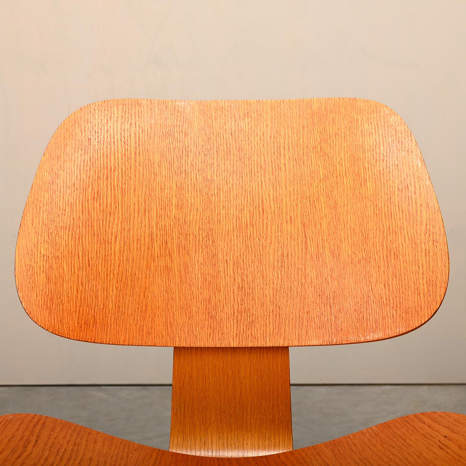 Charles and Ray Eames Sedia da salotto in frassino LCW per Herman Miller, 1951 in vendita 3