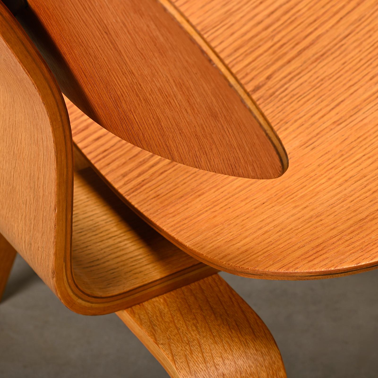 Charles and Ray Eames Sedia da salotto in frassino LCW per Herman Miller, 1951 in vendita 8