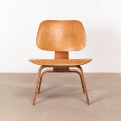 Charles & Ray Eames Early LCW Ash Lounge Chair pour Herman Miller:: 1951