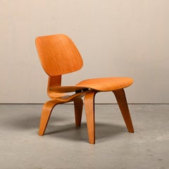 Charles and Ray Eames Sedia da salotto in frassino LCW per Herman Miller, 1951