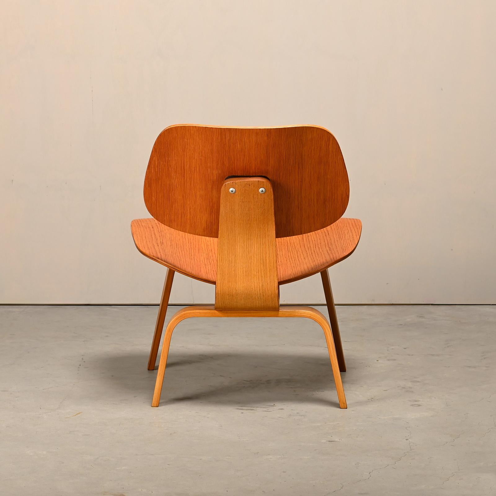 Charles and Ray Eames Sedia da salotto in frassino LCW per Herman Miller, 1951 In condizioni buone in vendita a Amsterdam, NL
