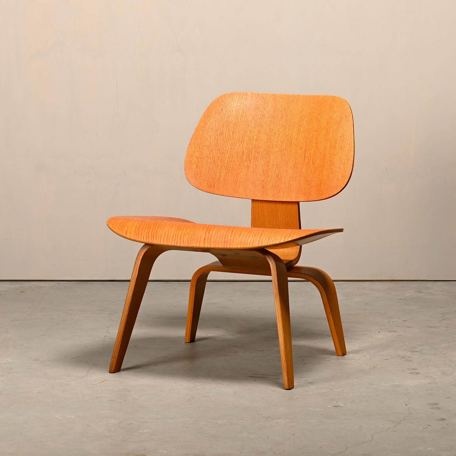 Charles and Ray Eames Sedia da salotto in frassino LCW per Herman Miller, 1951 in vendita 1
