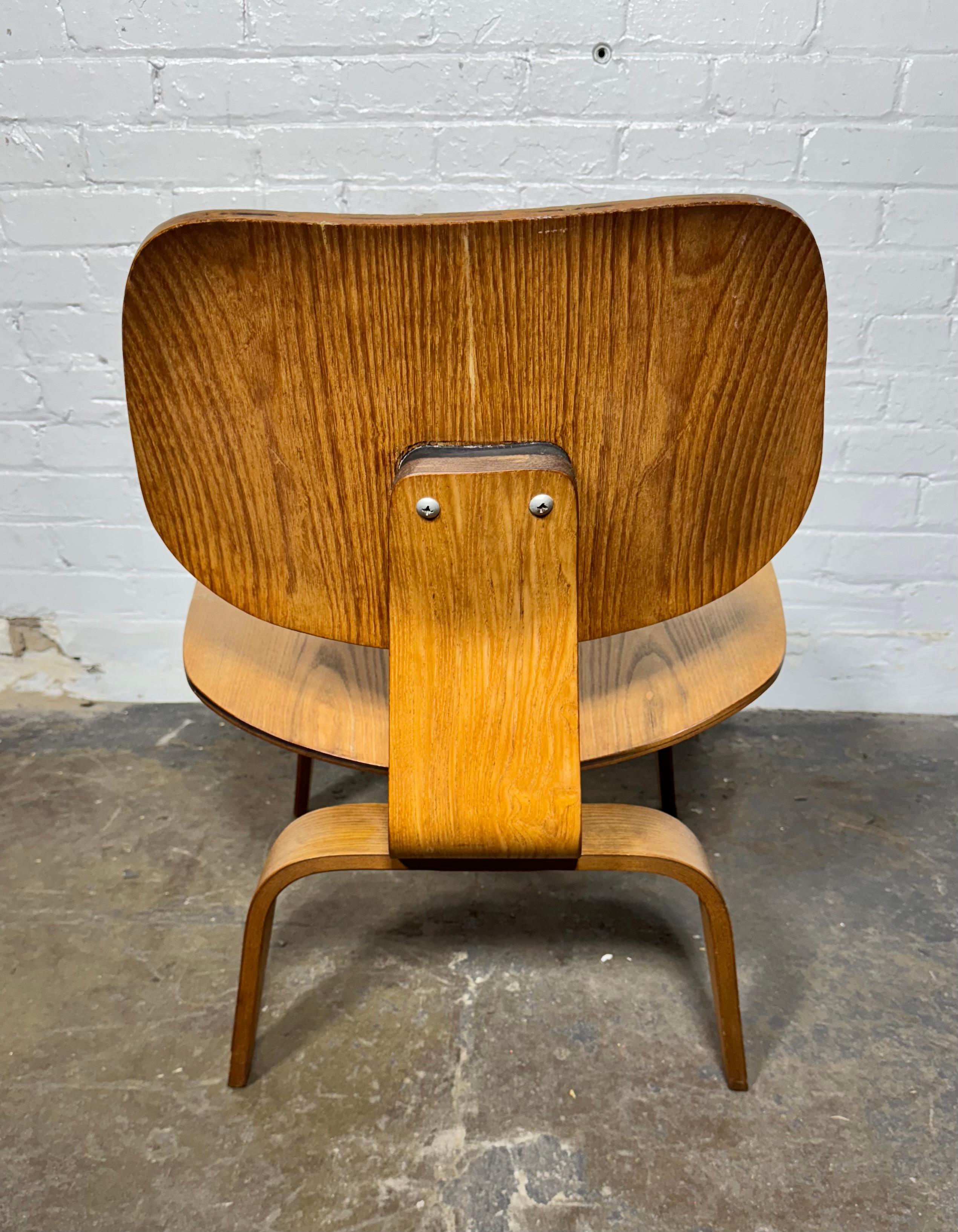 Charles & Ray Eames Early LCW Lounge Chair for Herman Miller, 1951 For Sale 4