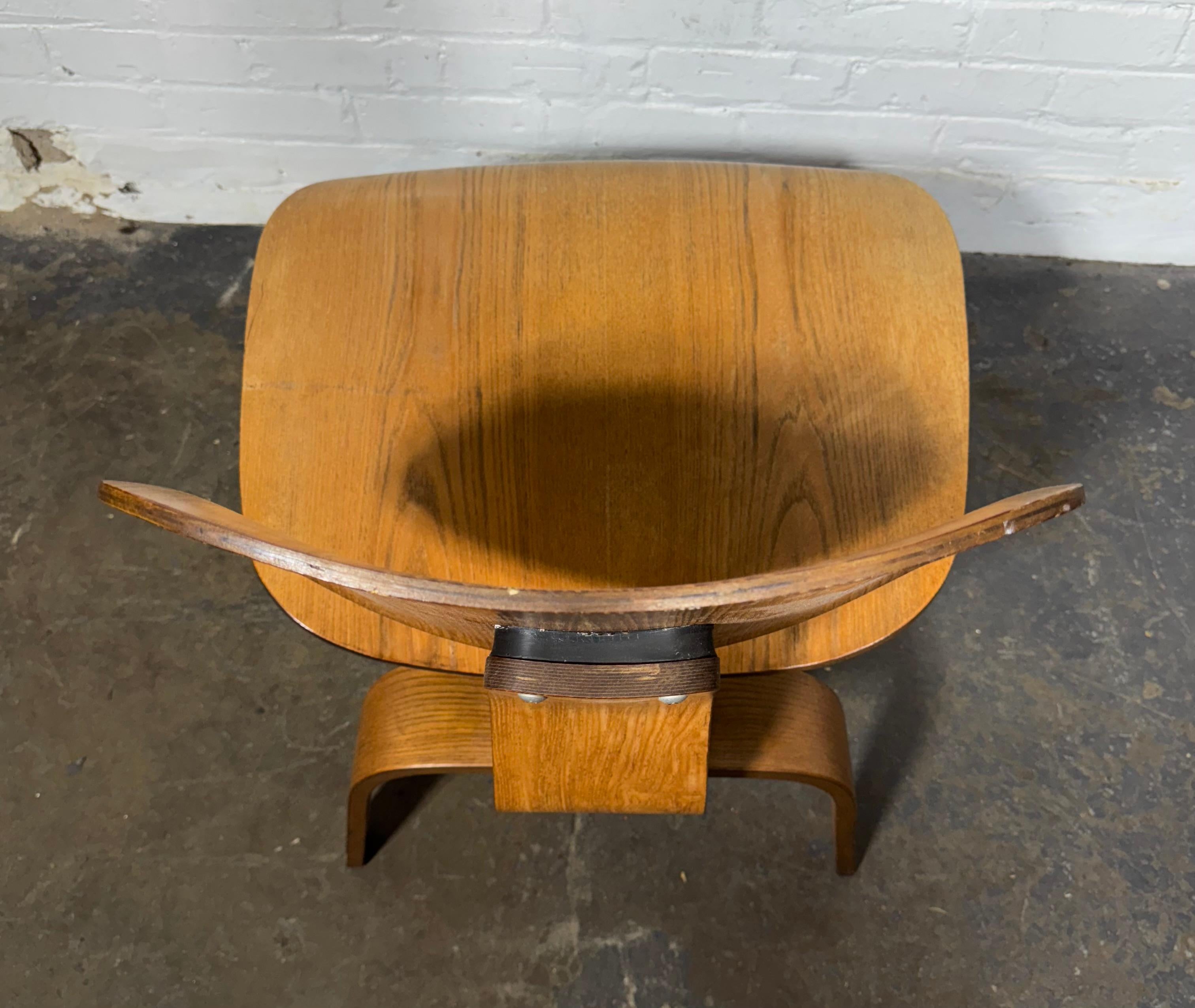 American Charles & Ray Eames Early LCW Lounge Chair for Herman Miller, 1951 For Sale