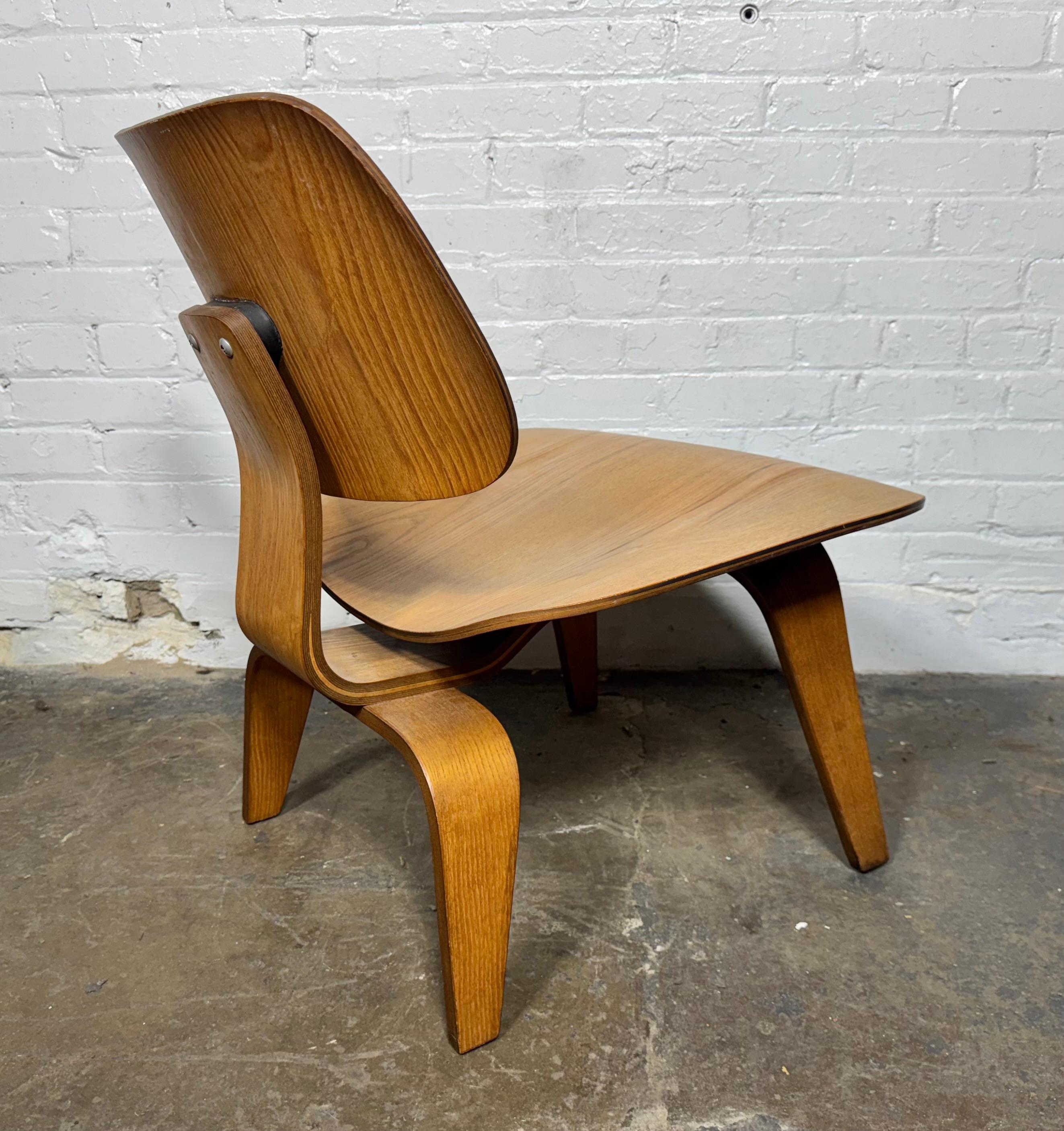 Charles & Ray Eames Early LCW Lounge Chair for Herman Miller, 1951 In Good Condition For Sale In Buffalo, NY