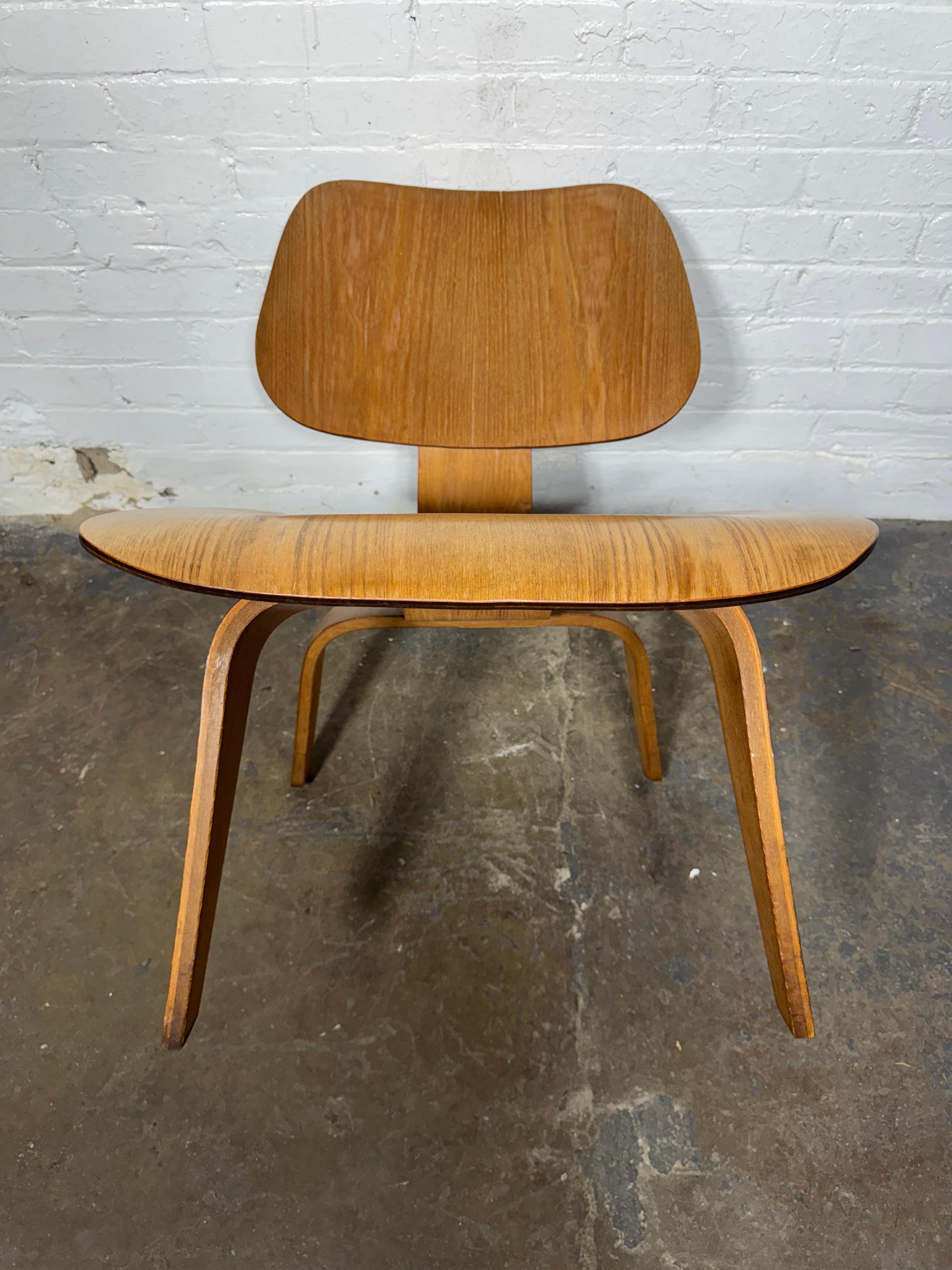 Charles & Ray Eames Early LCW Lounge Chair for Herman Miller, 1951 For Sale 1