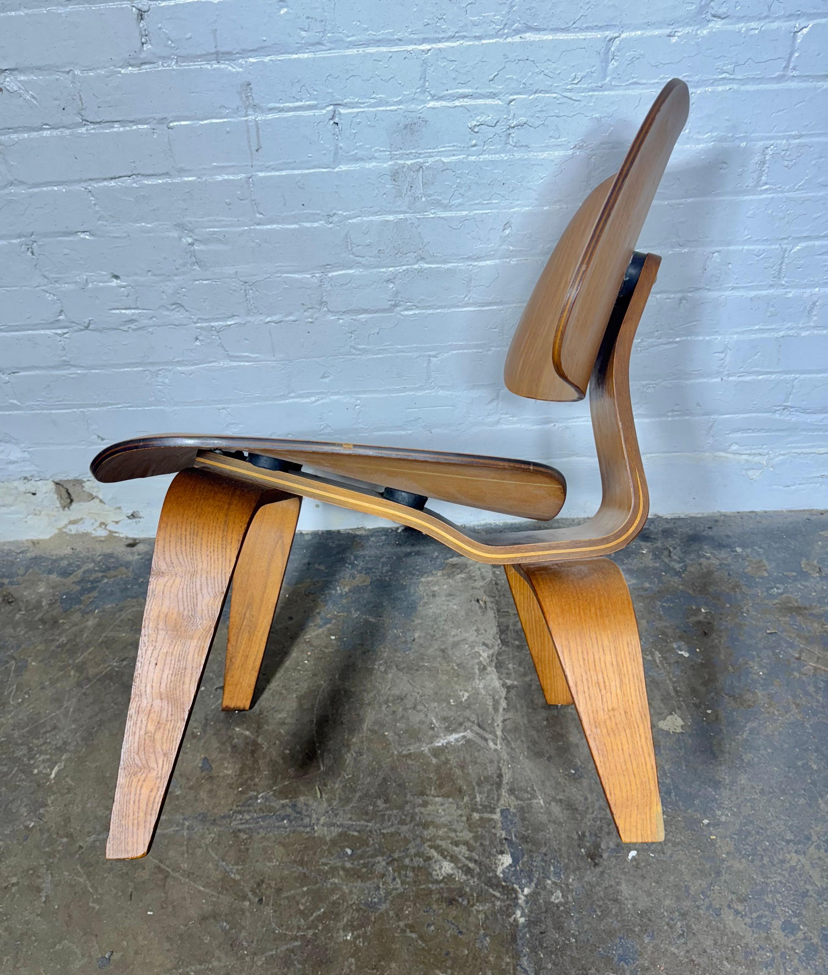 Charles & Ray Eames Early LCW Lounge Chair for Herman Miller, 1951 For Sale 2