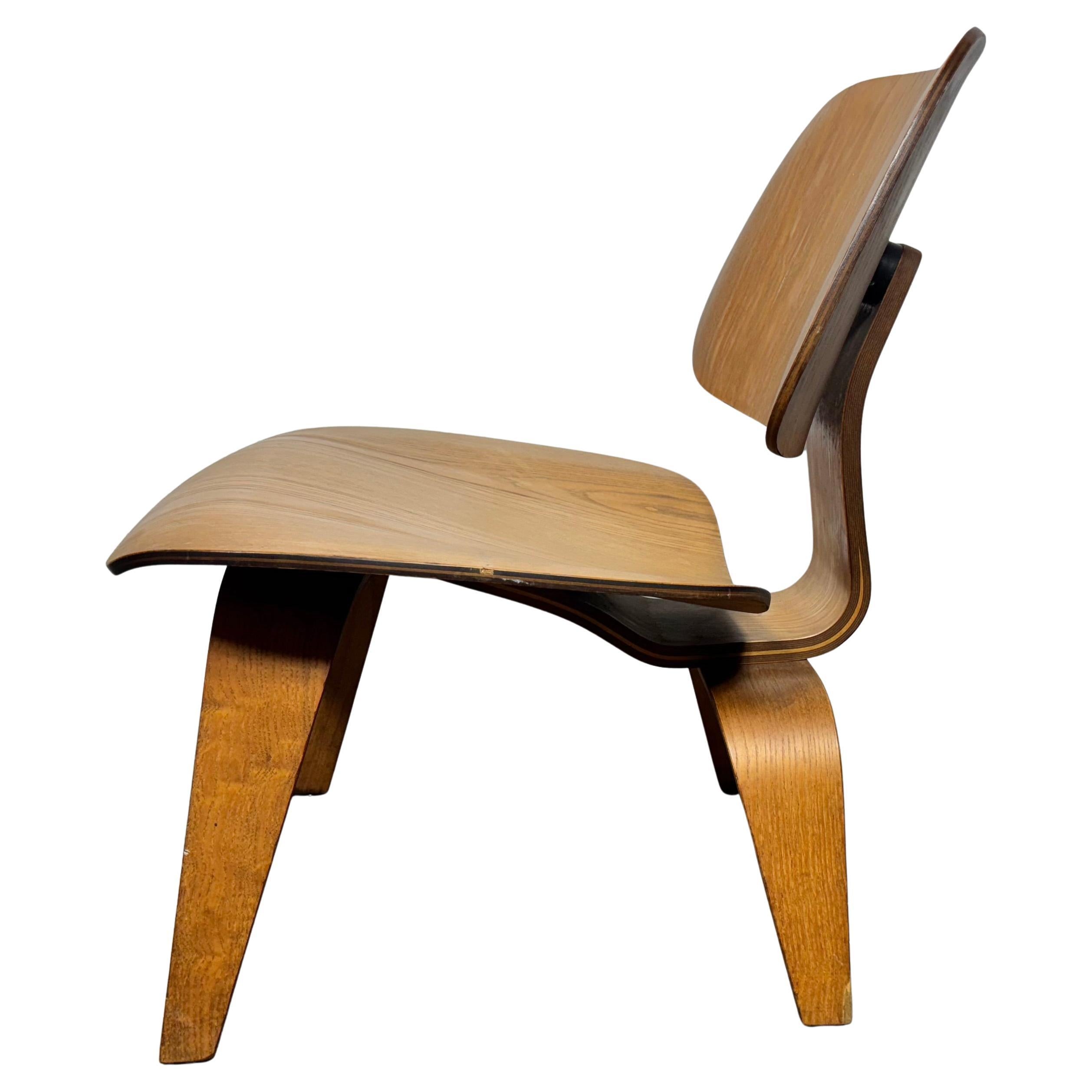 Charles & Ray Eames Early LCW Lounge Chair for Herman Miller, 1951 For Sale