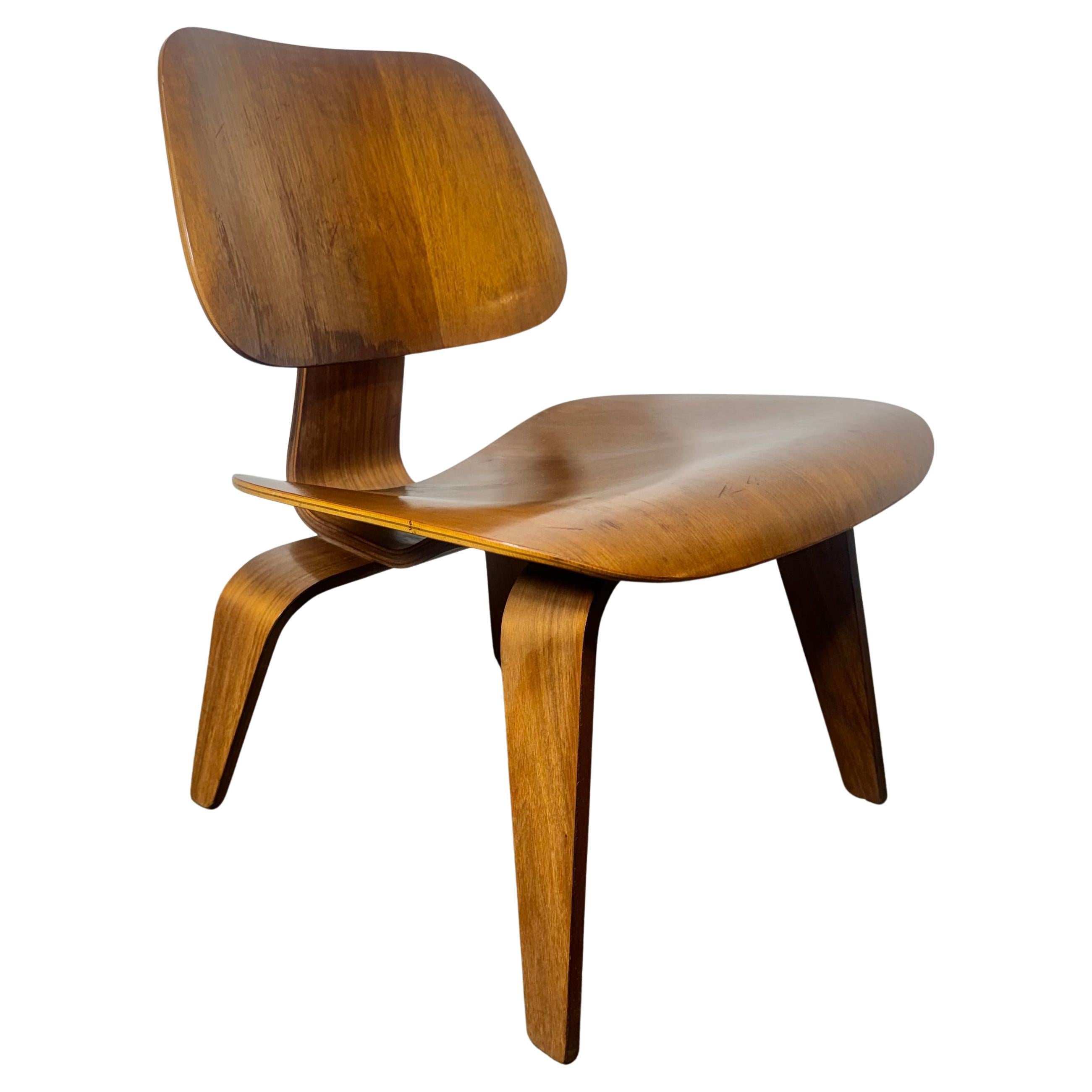 Charles
Ray Eames Early LCW Lounge Chair for Herman Miller, 1951