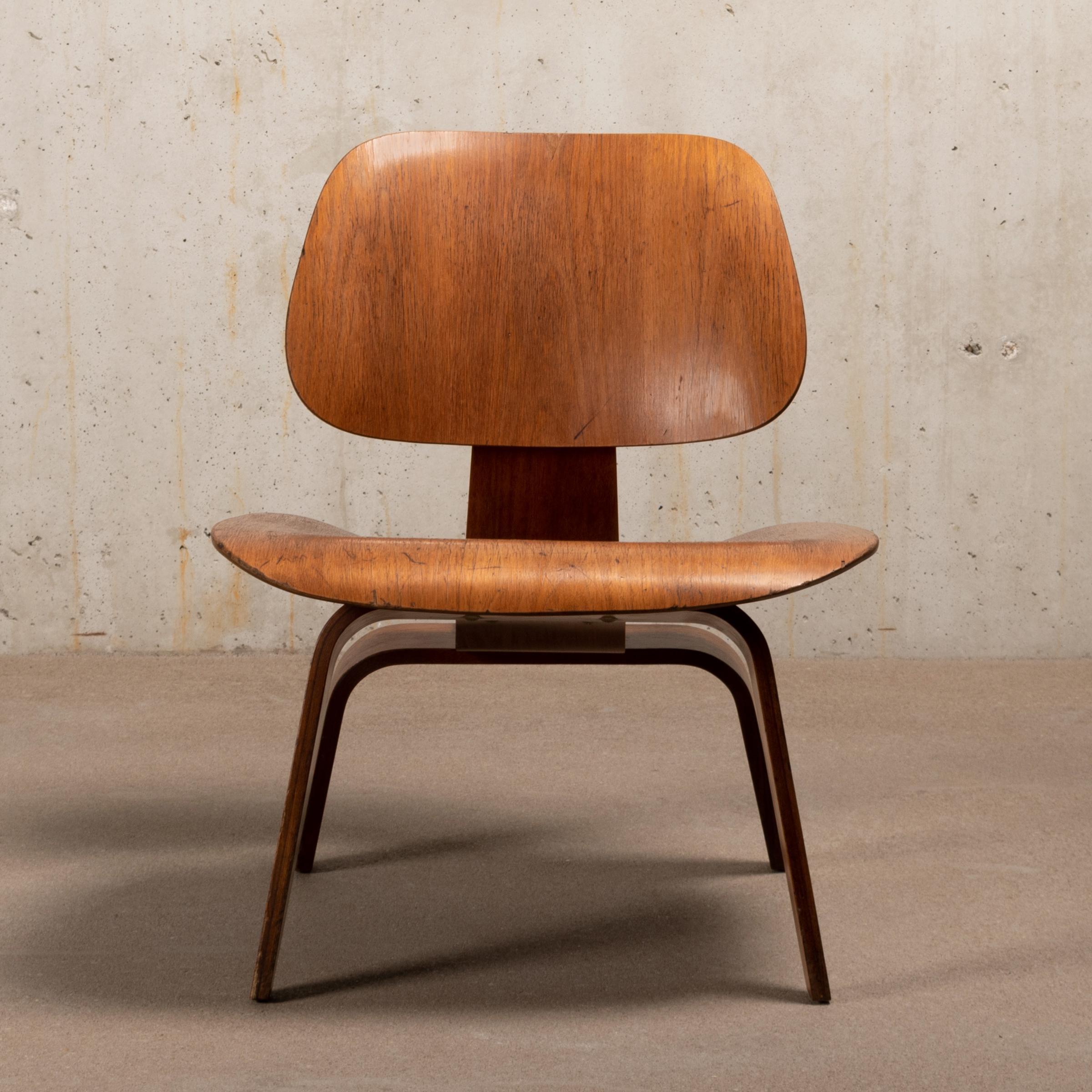 Mid-Century Modern Charles & Ray Eames Early LCW Oak Lounge Chair for Herman Miller