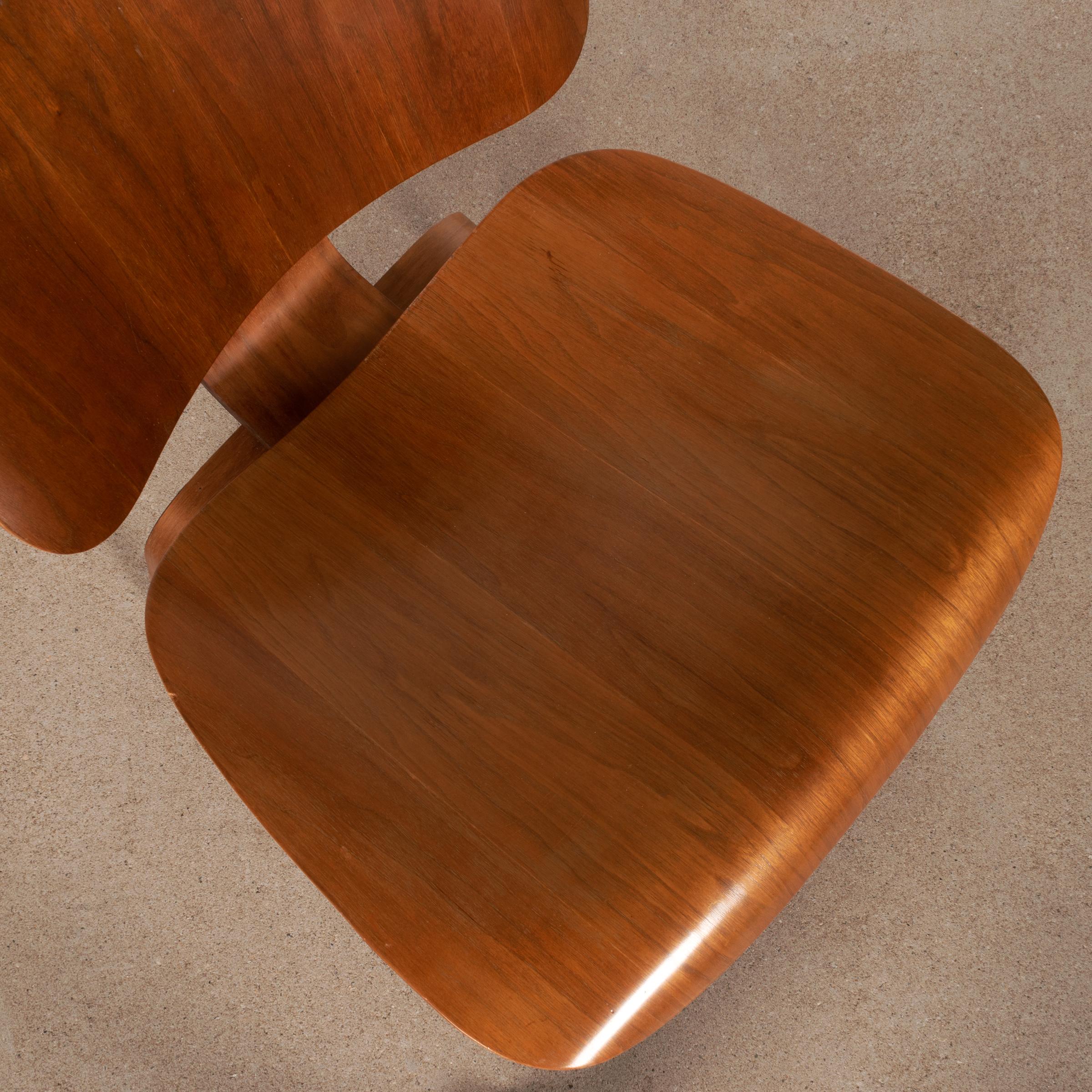 Charles & Ray Eames Early LCW Walnut Lounge Chair for Herman Miller, 1951 1