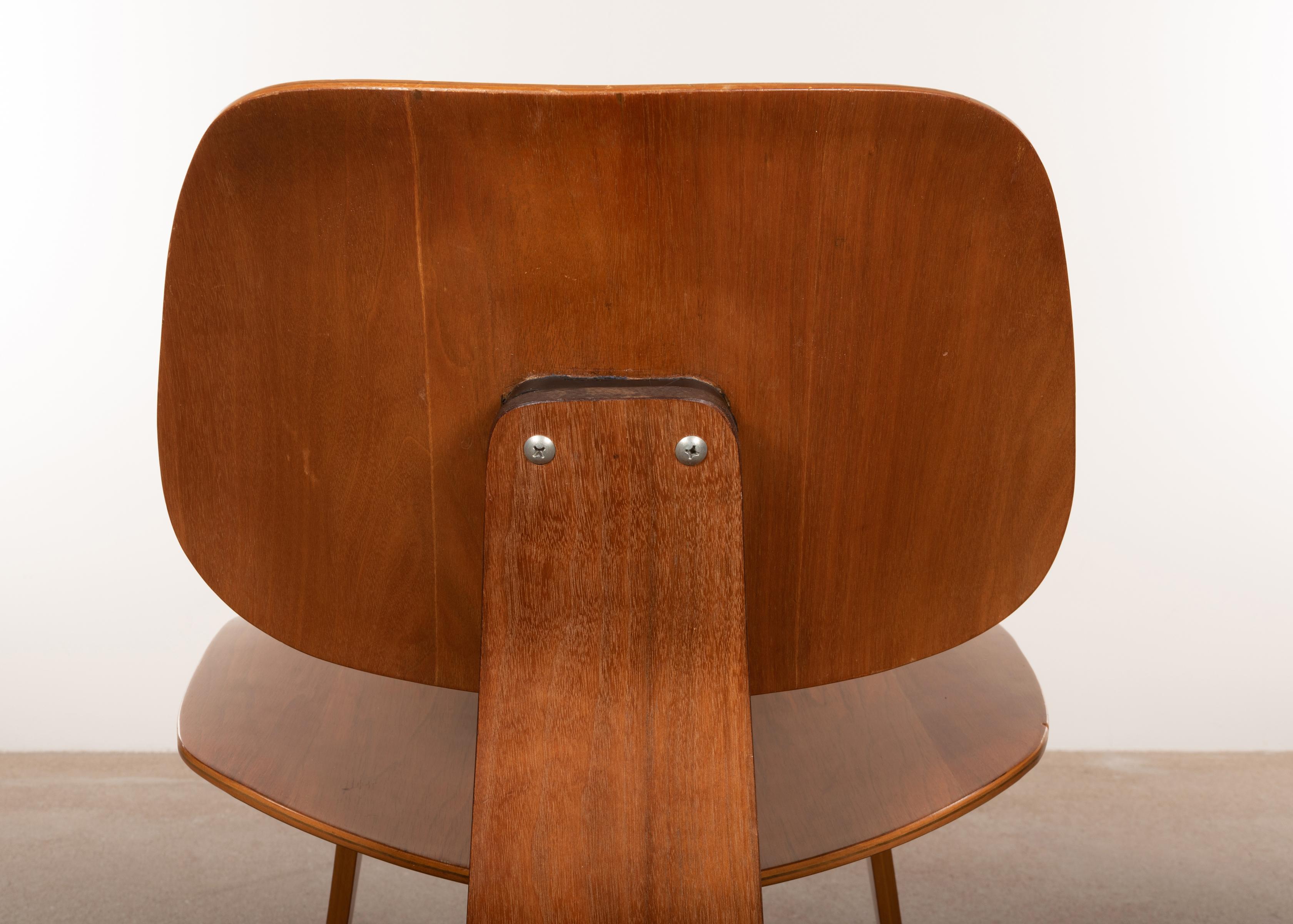 Charles & Ray Eames Early LCW Walnut Lounge Chair for Herman Miller, 1951 5