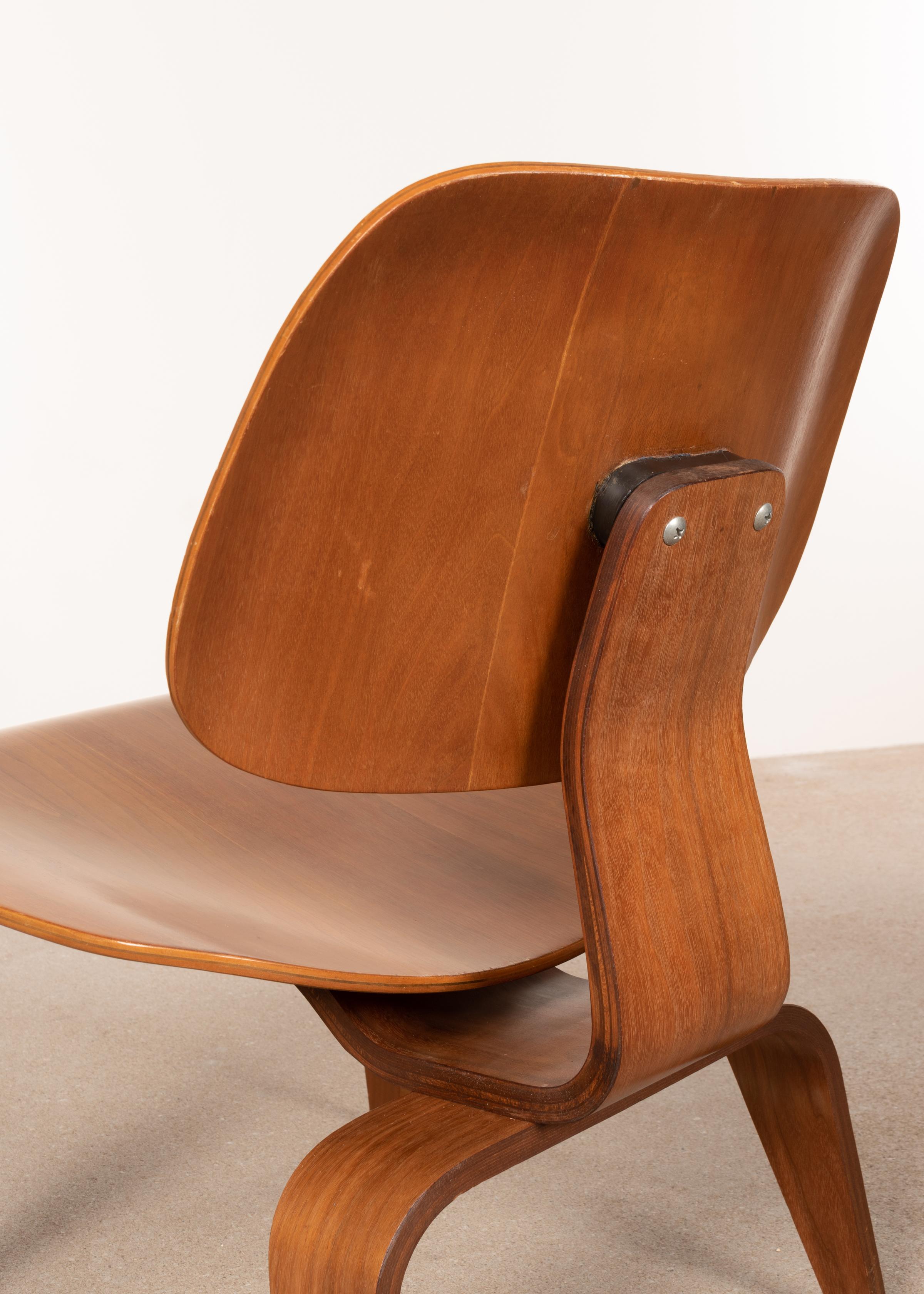 Charles & Ray Eames Early LCW Walnut Lounge Chair for Herman Miller, 1951 7
