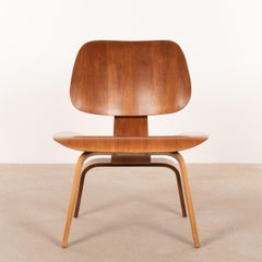Charles & Ray Eames Early LCW Walnut Lounge Chair pour Herman Miller:: 1951