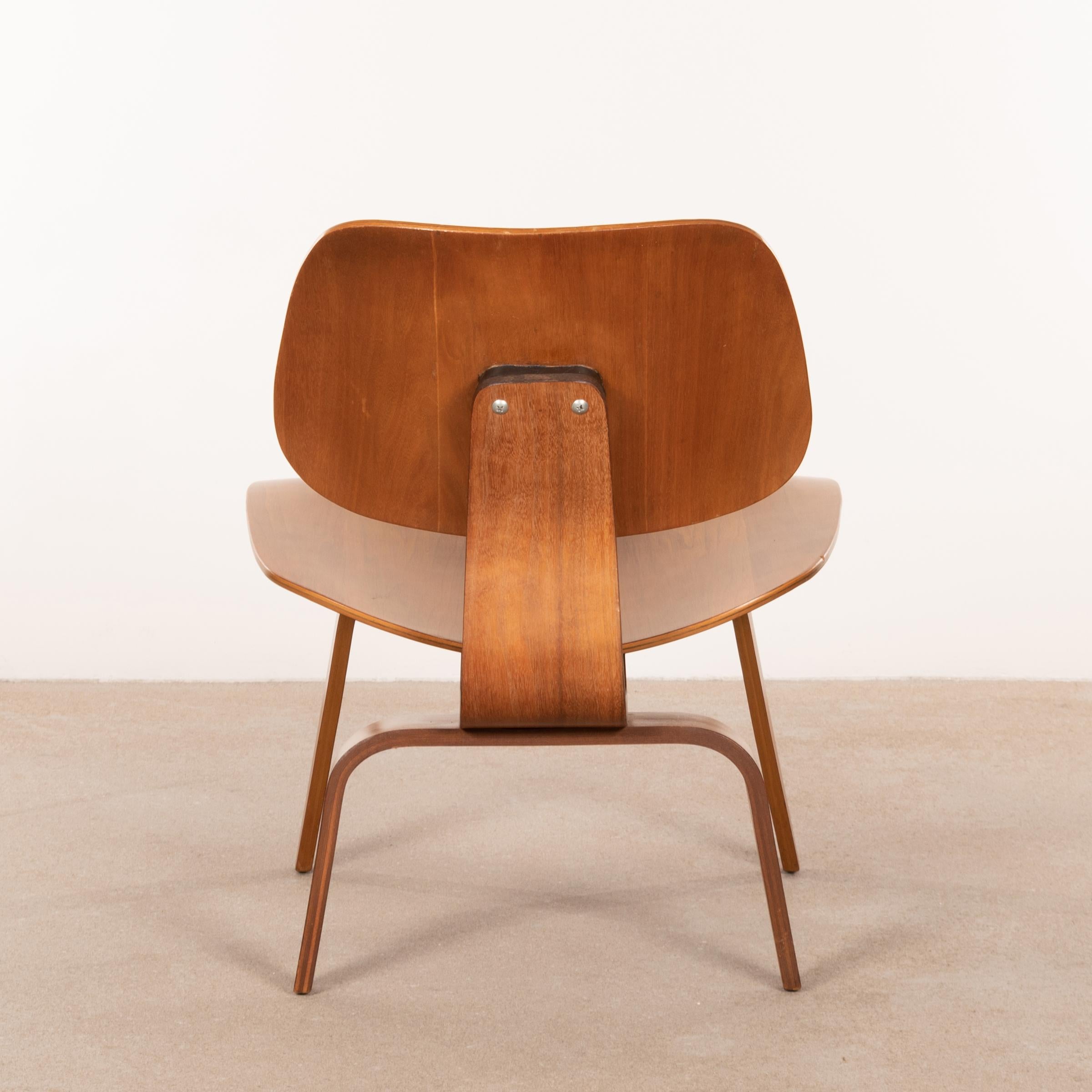 Mid-Century Modern Charles & Ray Eames Early LCW Walnut Lounge Chair for Herman Miller, 1951