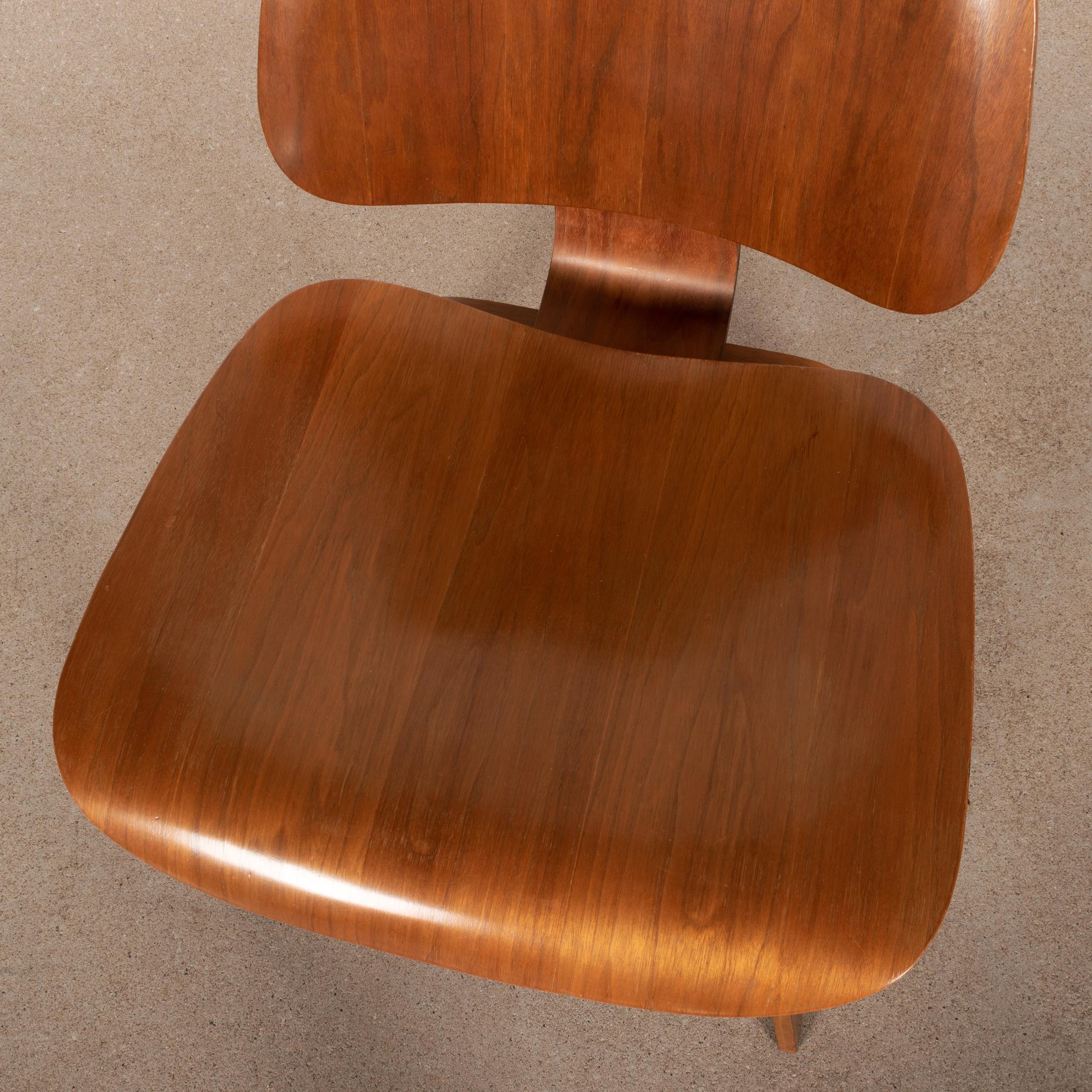 Mid-20th Century Charles & Ray Eames Early LCW Walnut Lounge Chair for Herman Miller, 1951