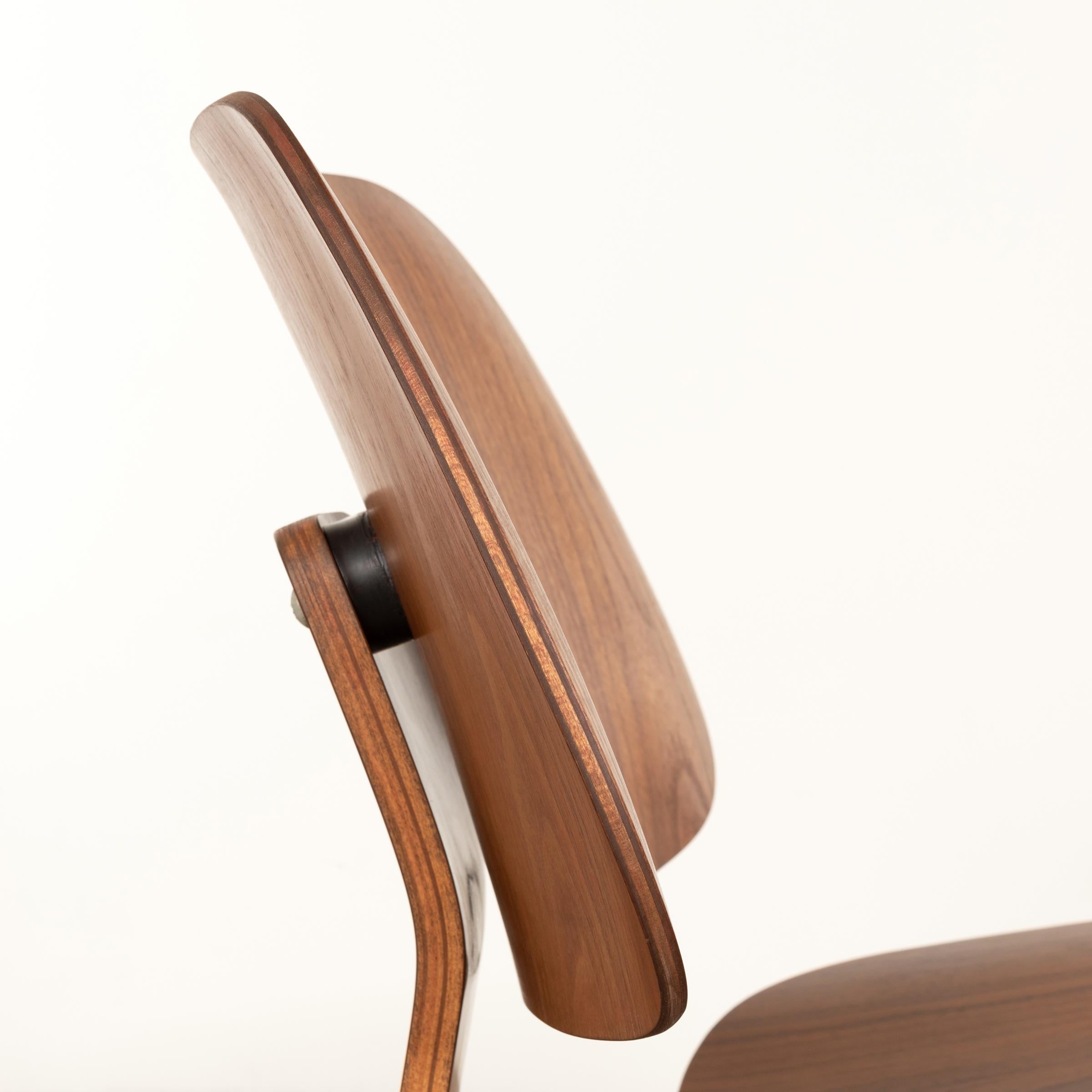 Charles and Ray Eames Early LCW Walnut Lounge Chair for Herman Miller ...