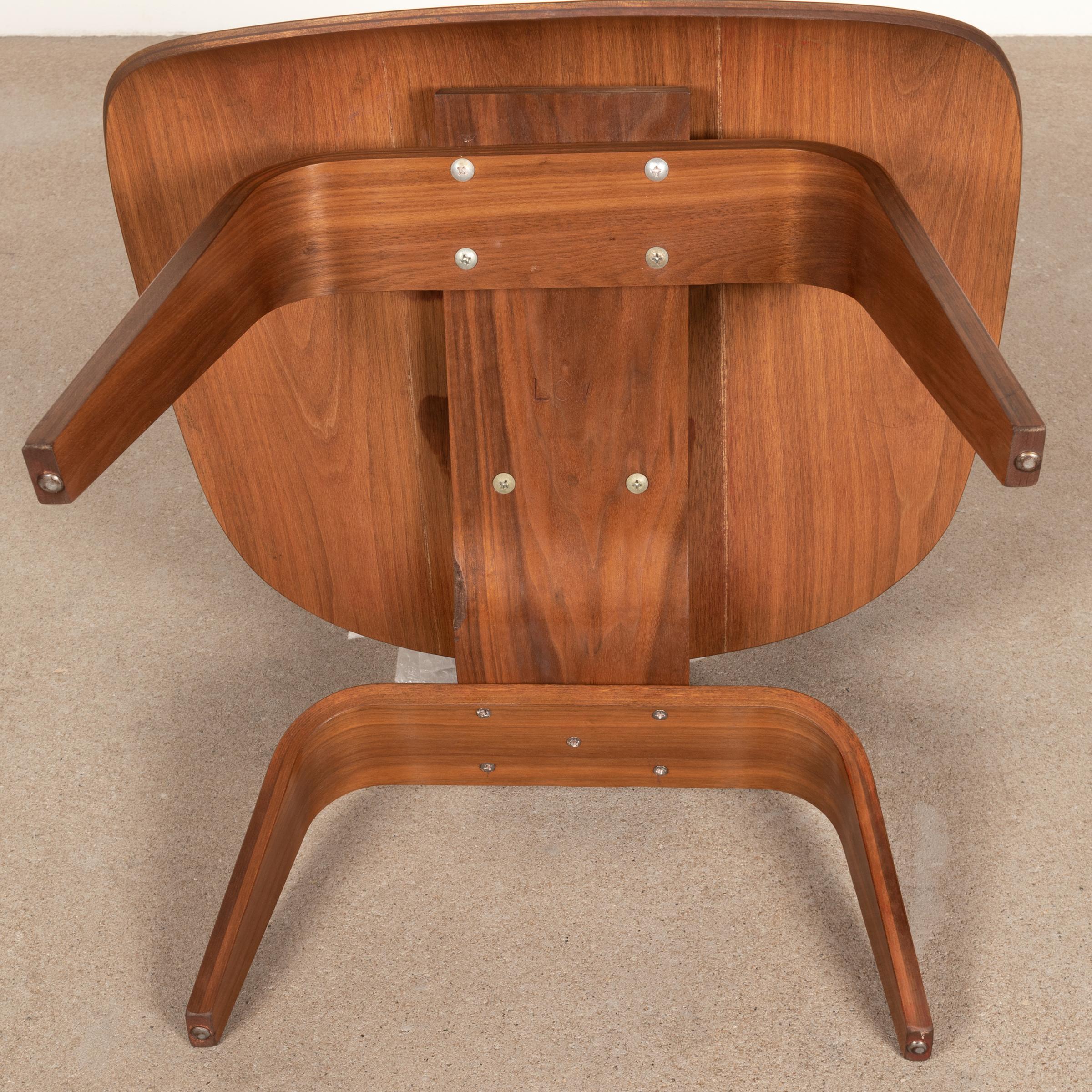 Charles and Ray Eames Early LCW Walnut Lounge Chair for Herman Miller ...