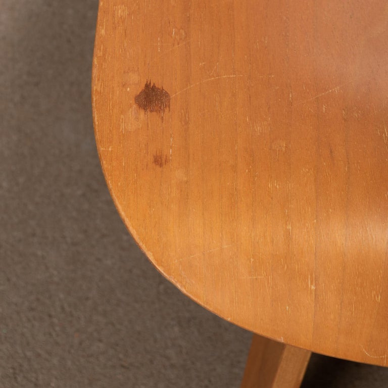 Charles and Ray Eames Early LCW Walnut Lounge Chair for Herman Miller ...