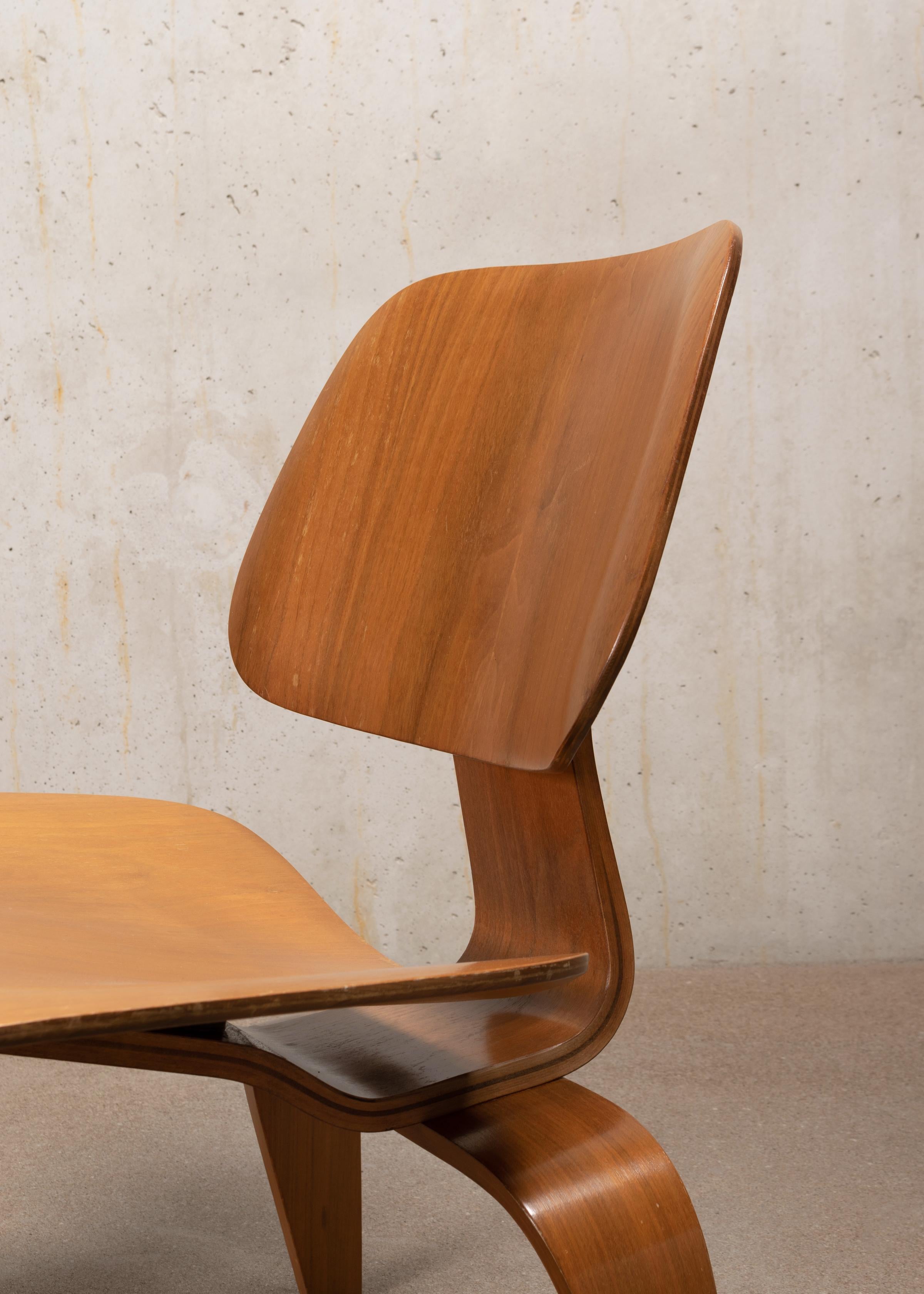Charles & Ray Eames Early LCW Walnut Lounge Chair for Herman Miller 4