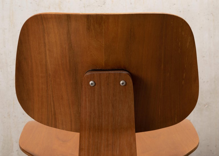 Charles and Ray Eames Early LCW Walnut Lounge Chair for Herman Miller ...