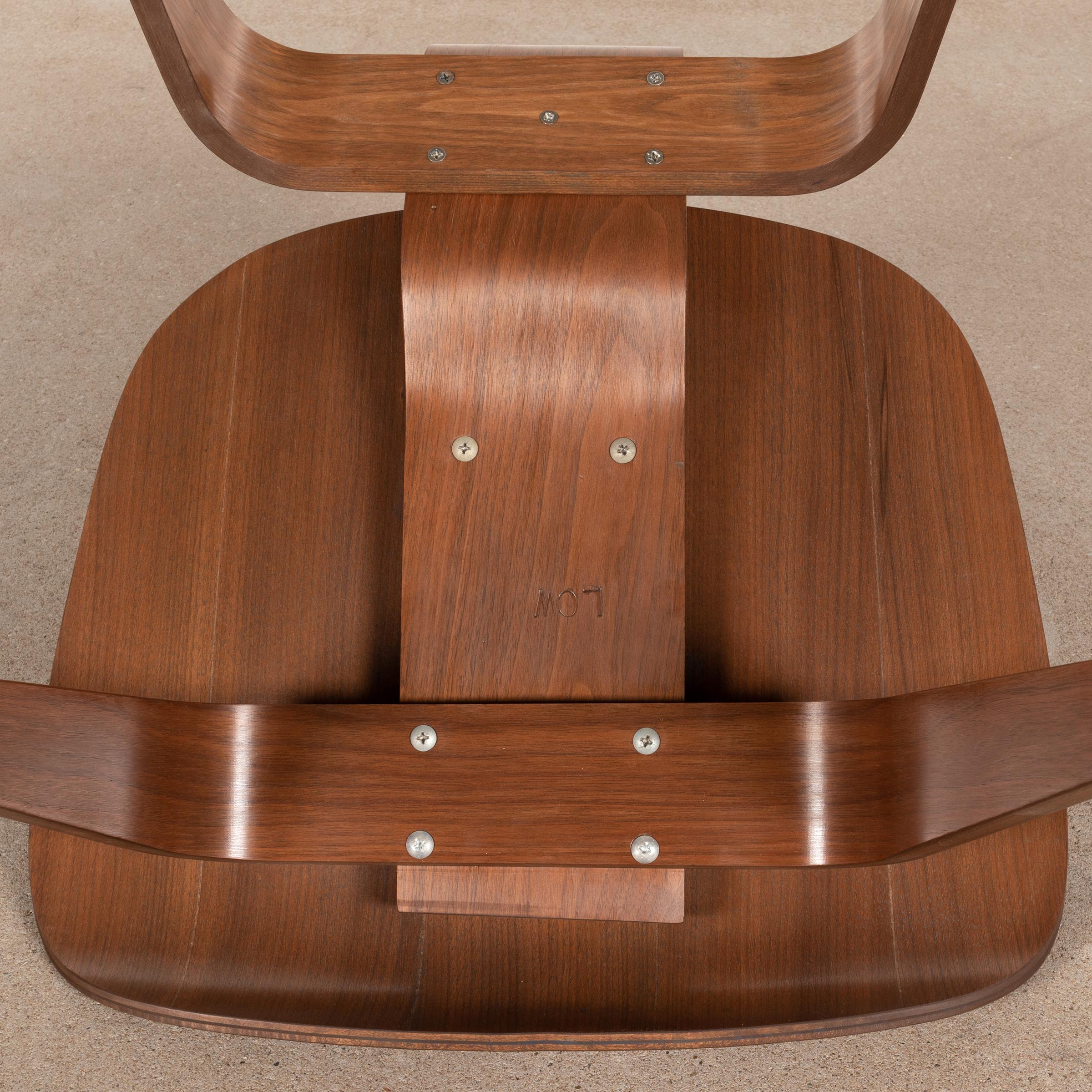 Charles & Ray Eames Early LCW Walnut Lounge Chair for Herman Miller 14