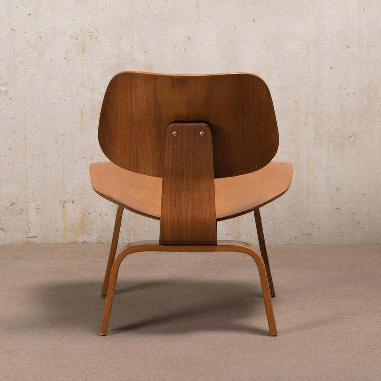 Charles and Ray Eames Early LCW Walnut Lounge Chair for Herman Miller ...