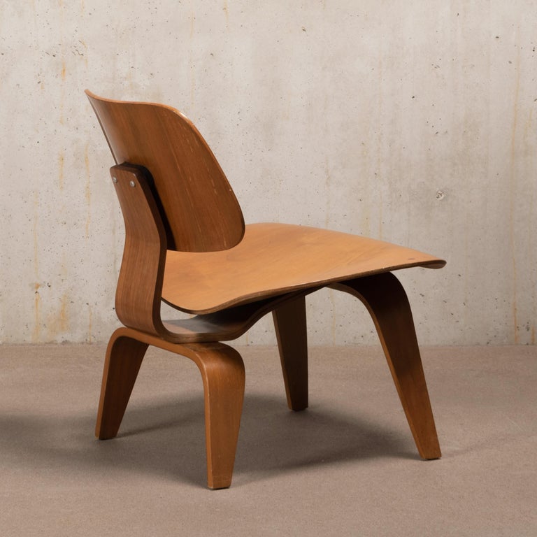Charles and Ray Eames Early LCW Walnut Lounge Chair for Herman Miller ...