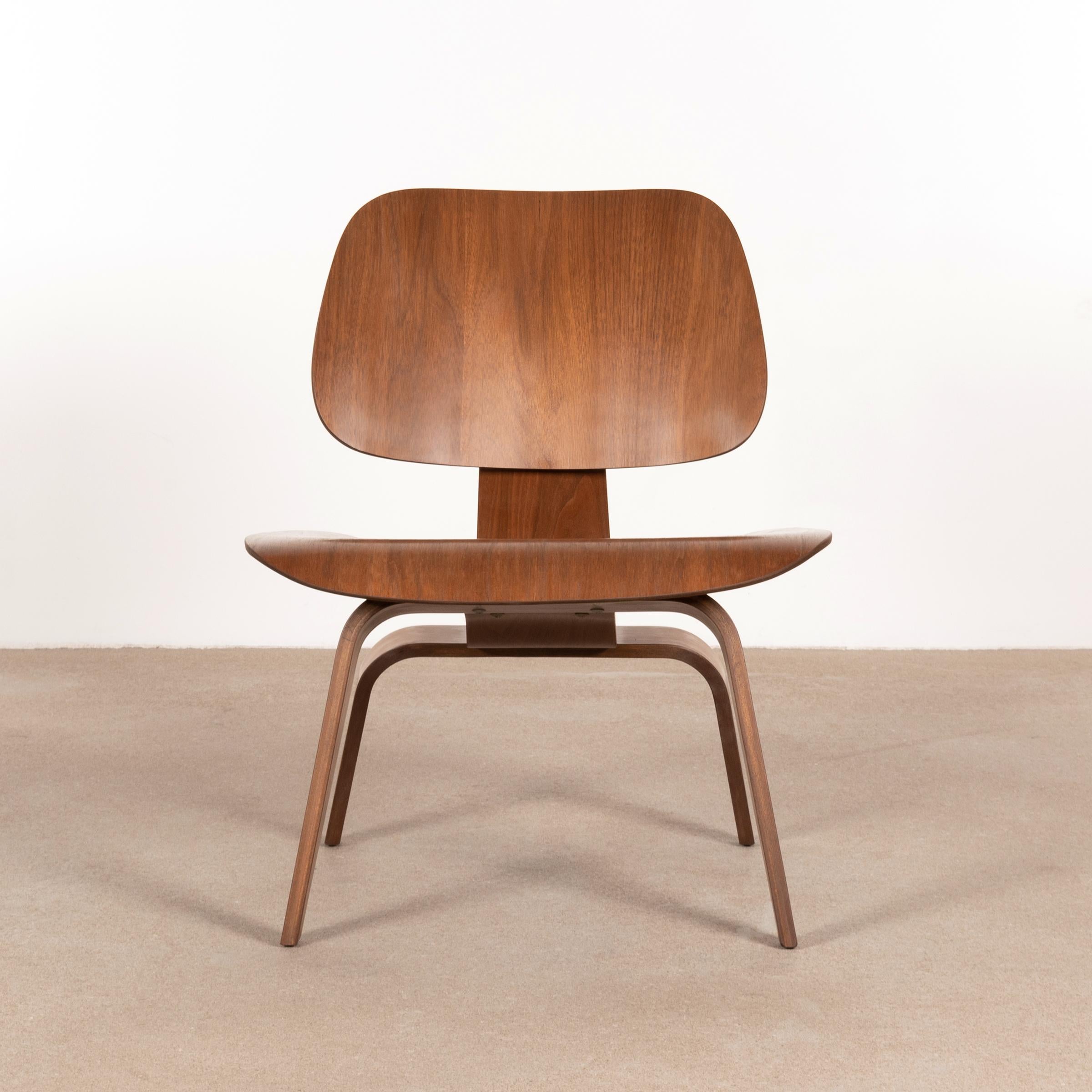 Charles & Ray Eames Early LCW Walnut Lounge Chair for Herman Miller 1