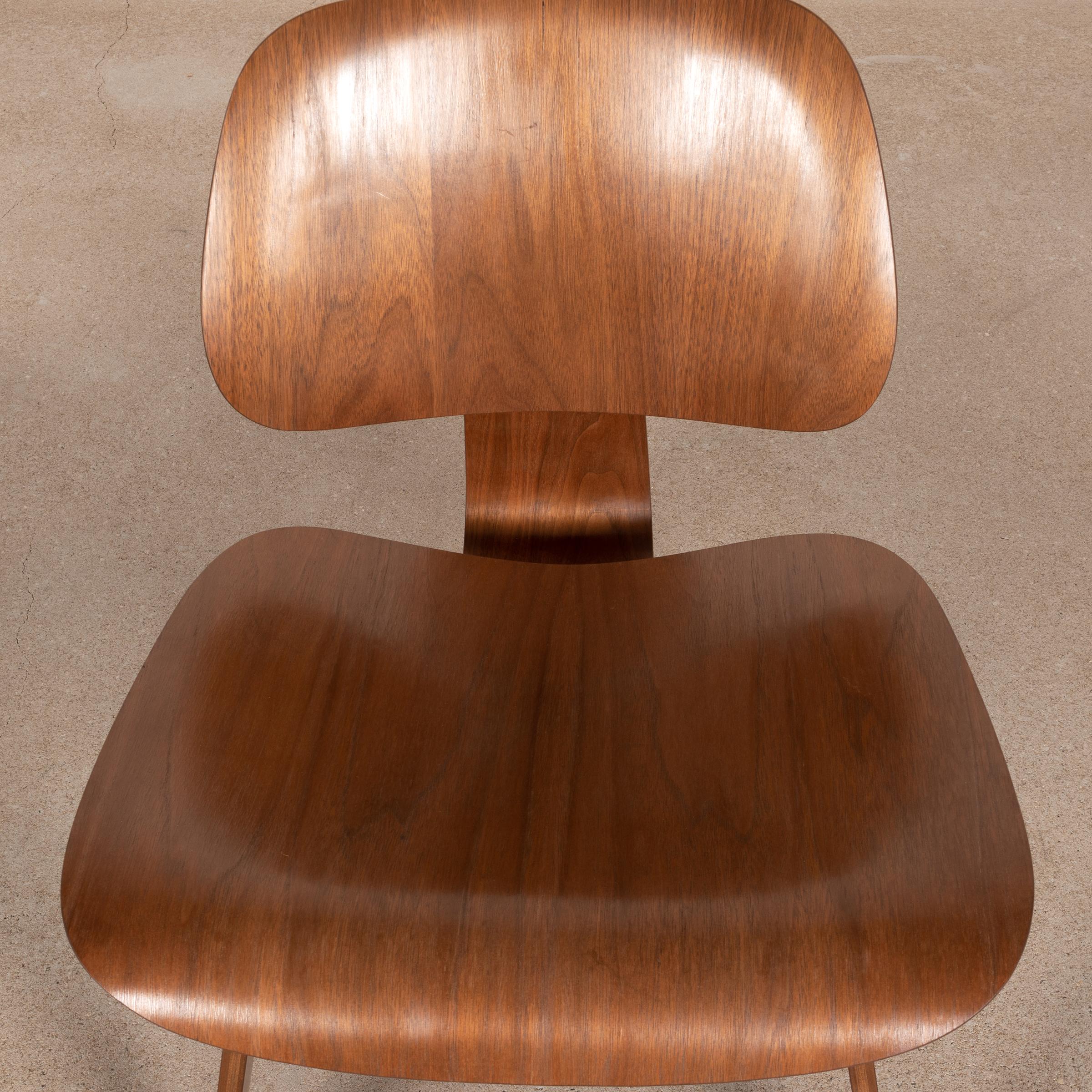 Charles & Ray Eames Early LCW Walnut Lounge Chair for Herman Miller 2