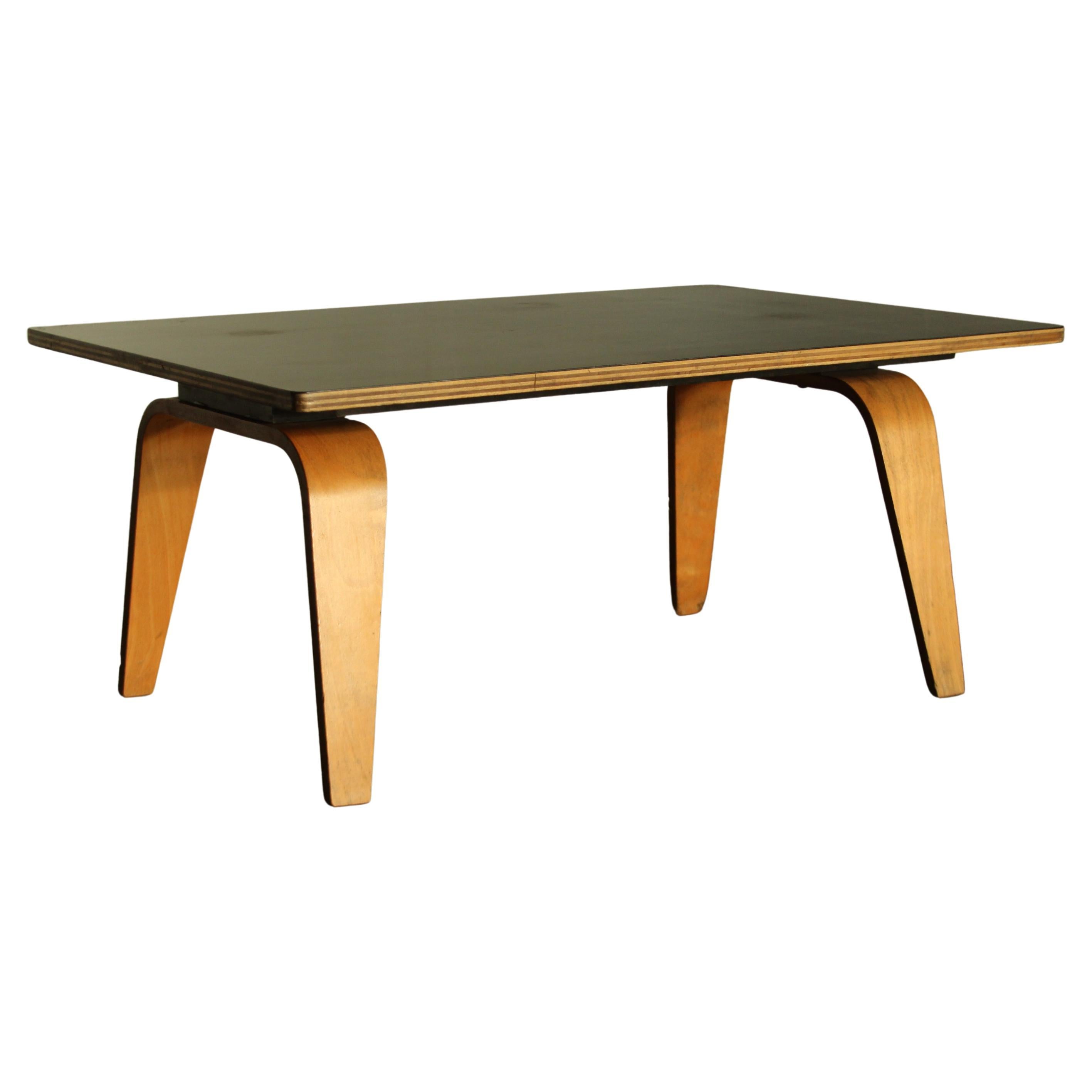 Charles & Ray Eames Early "OTW" Coffee Table for Evans Products, 1946