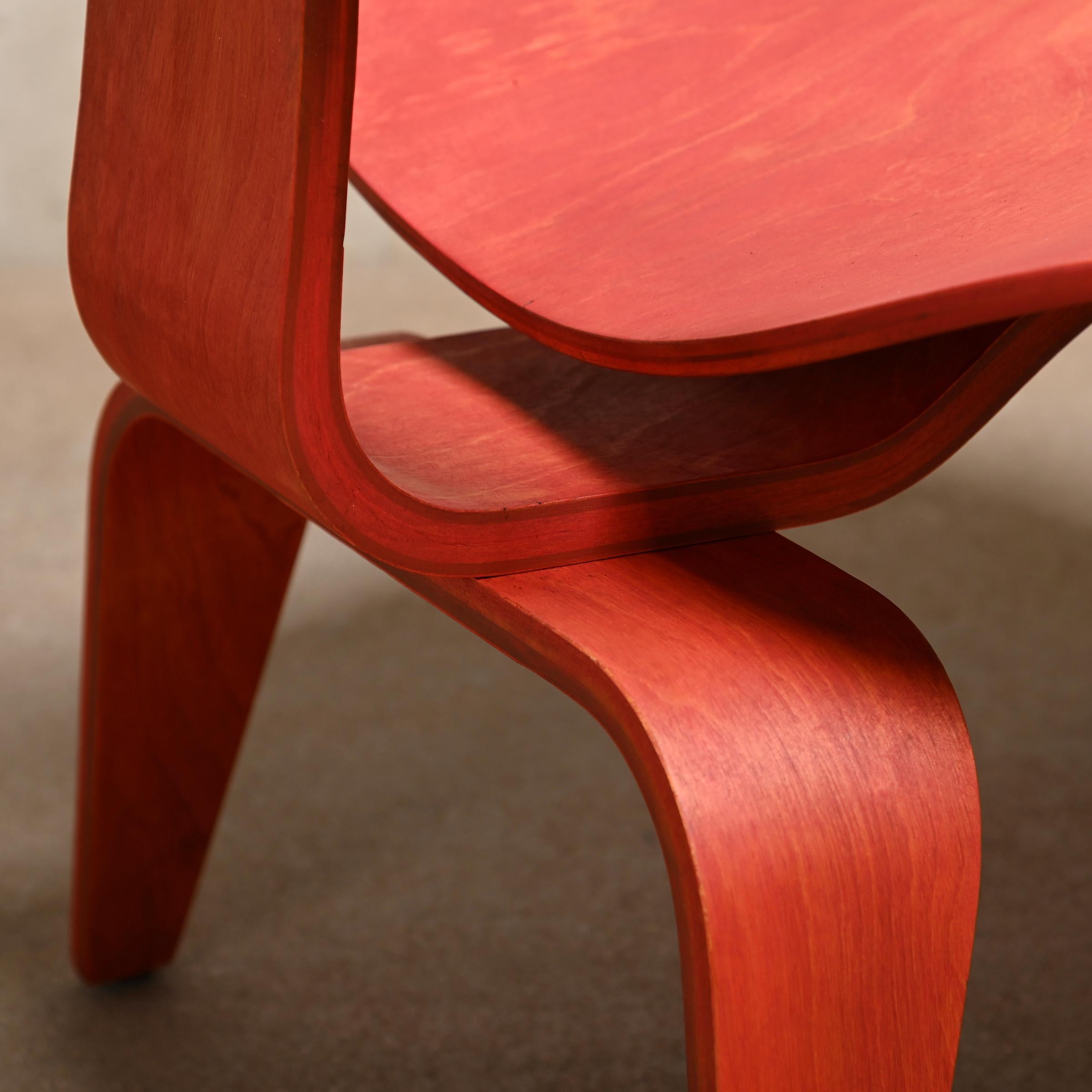 Charles & Ray Eames fauteuil de salon vintage LCW rouge en aniline pour Herman Miller 7