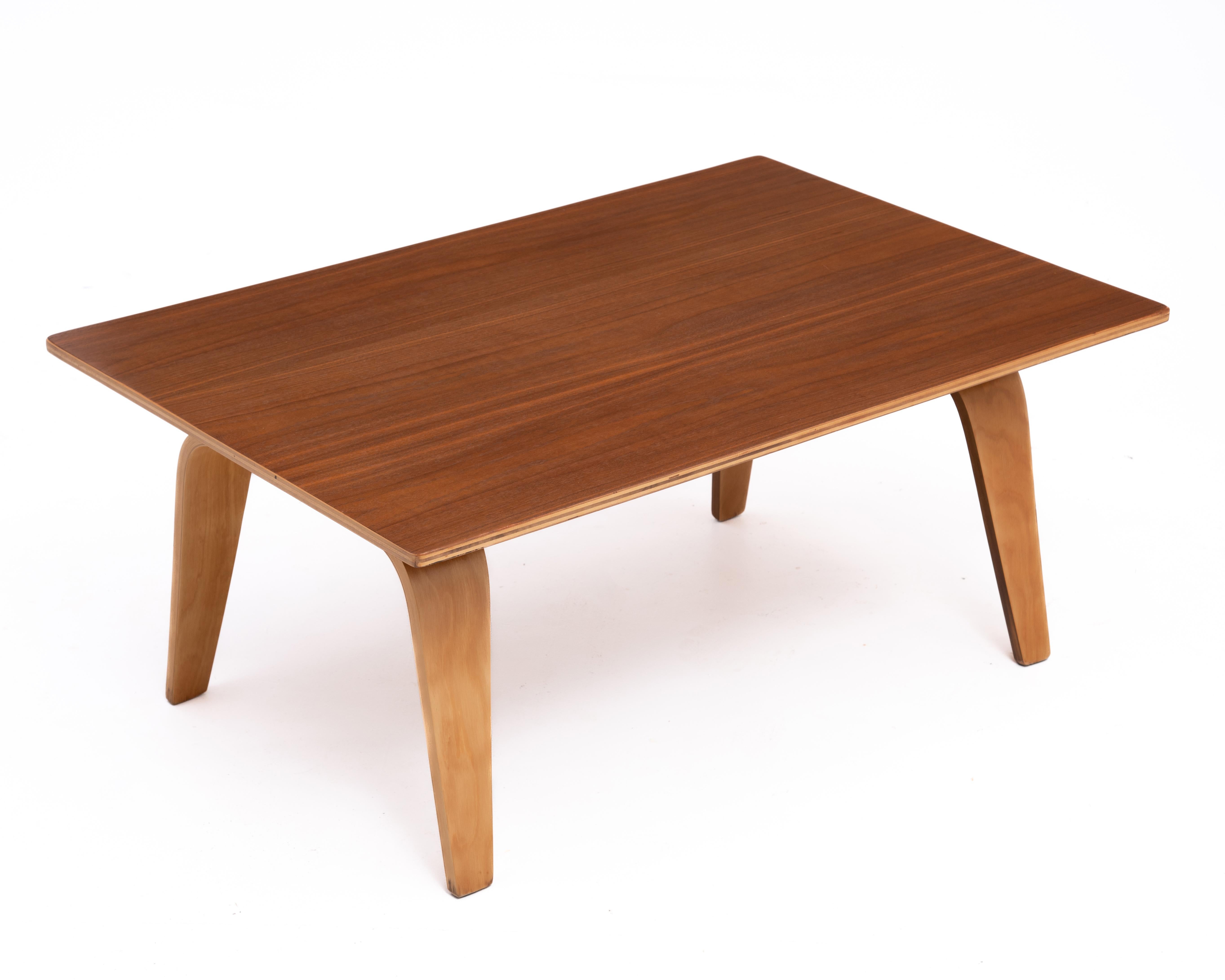 Charles Ray Eames Evans Plywood Company CTW1 OTW Oblong Table Wood Walnut Birch For Sale 3