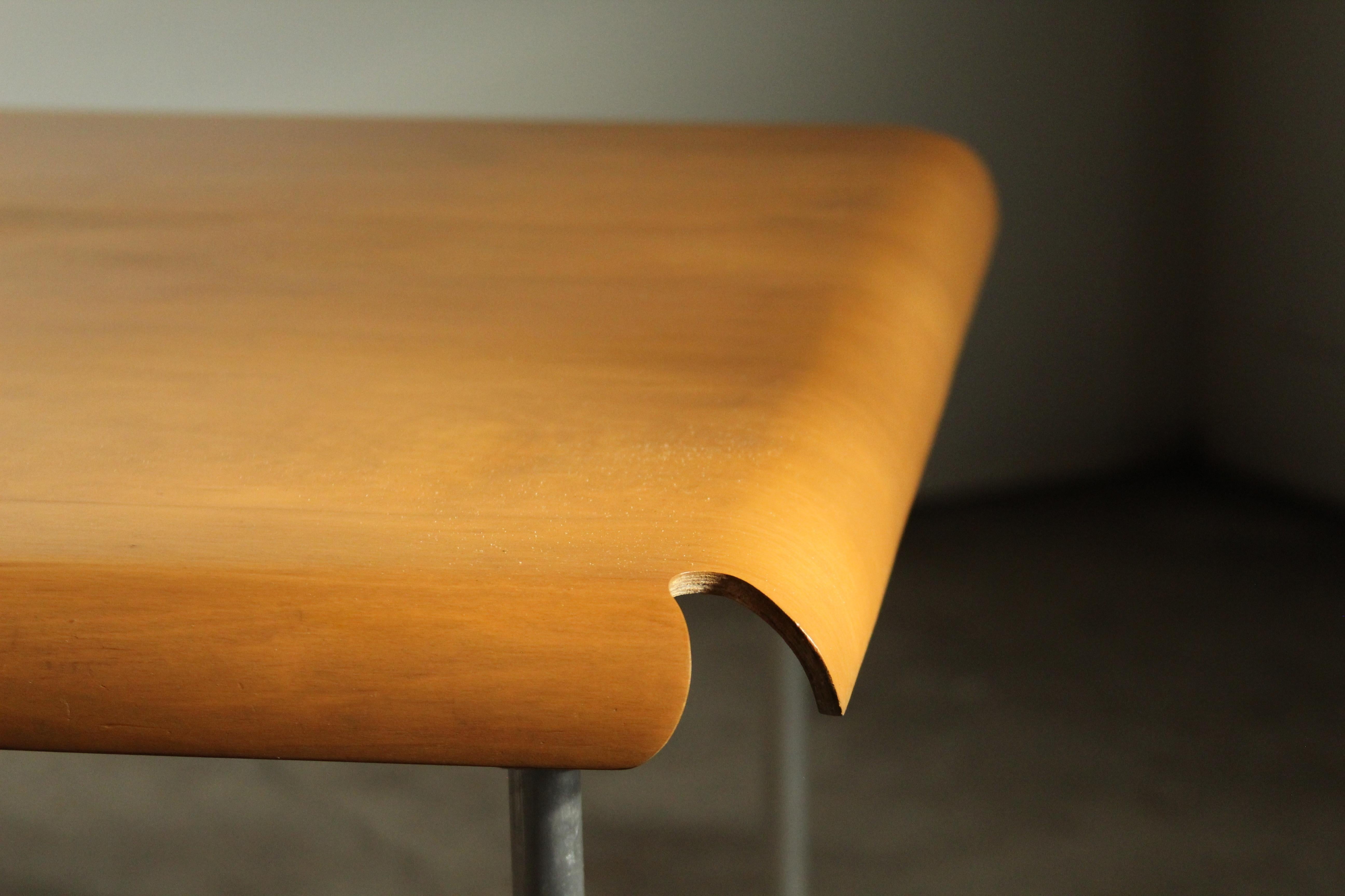 Table basse expérimentale en contreplaqué moulé Charles & Ray Eames, 1945 Bon état - En vente à Coronado, CA