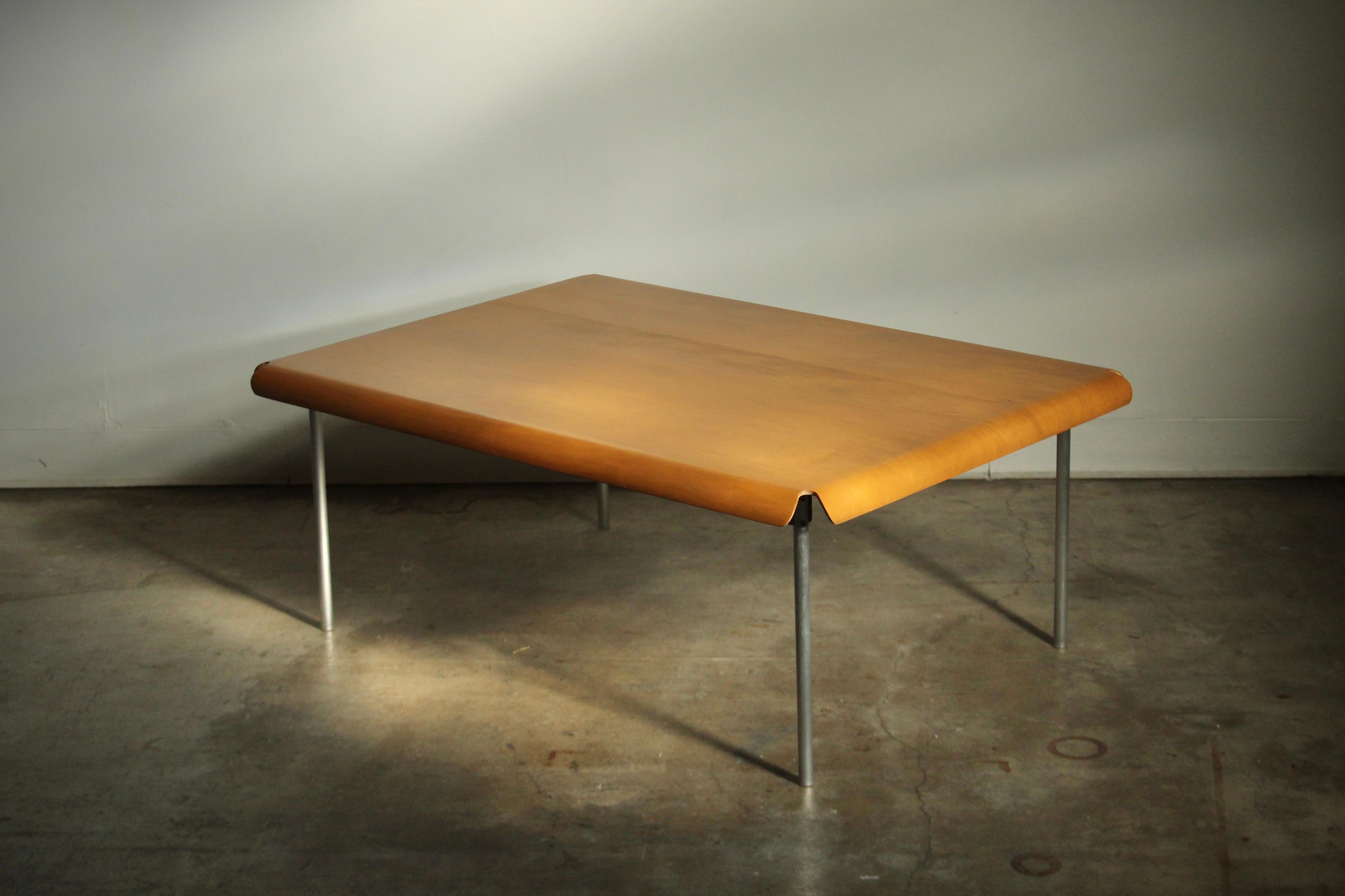 Table basse expérimentale en contreplaqué moulé Charles & Ray Eames, 1945 en vente 1