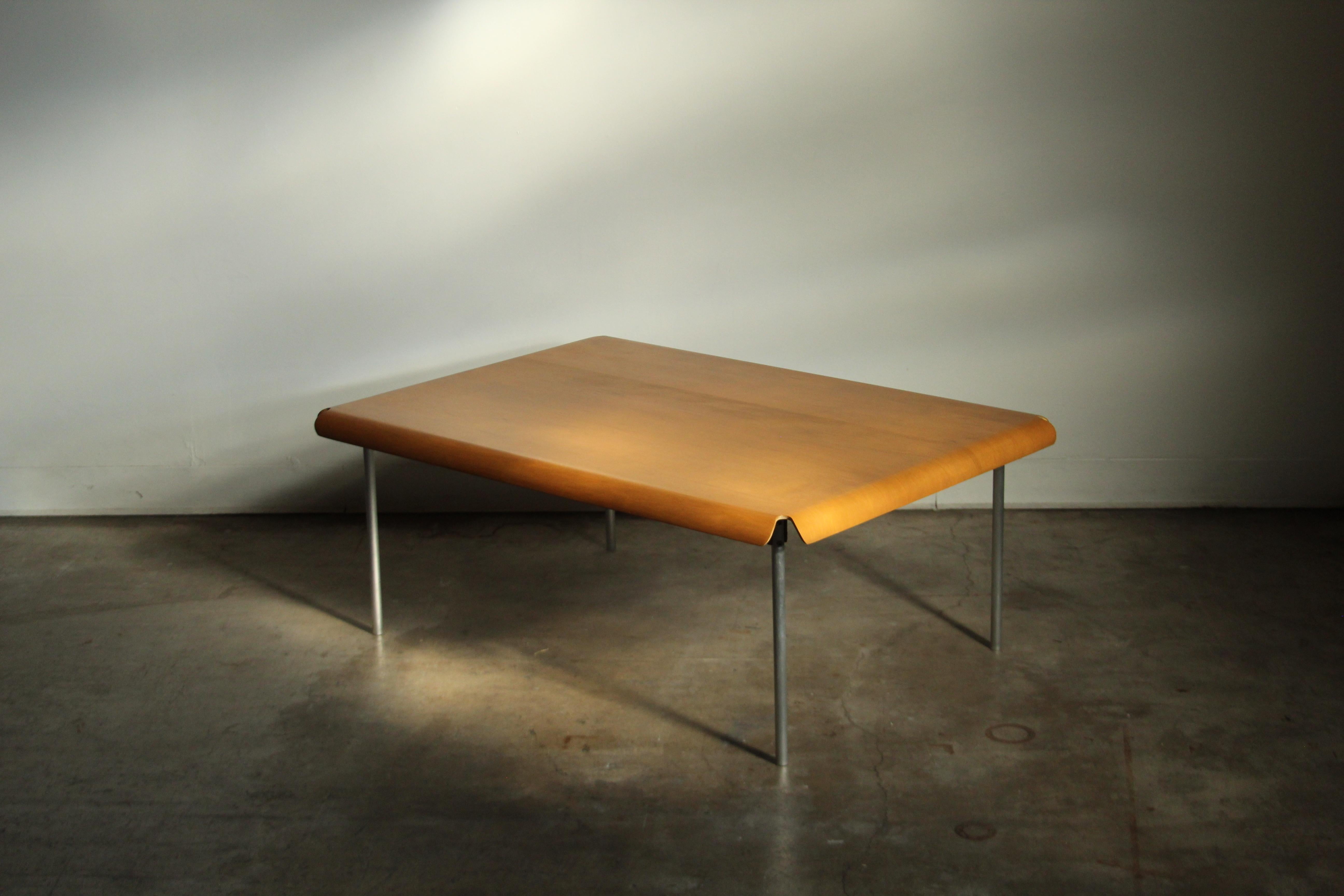 Table basse expérimentale en contreplaqué moulé Charles & Ray Eames, 1945 en vente 2